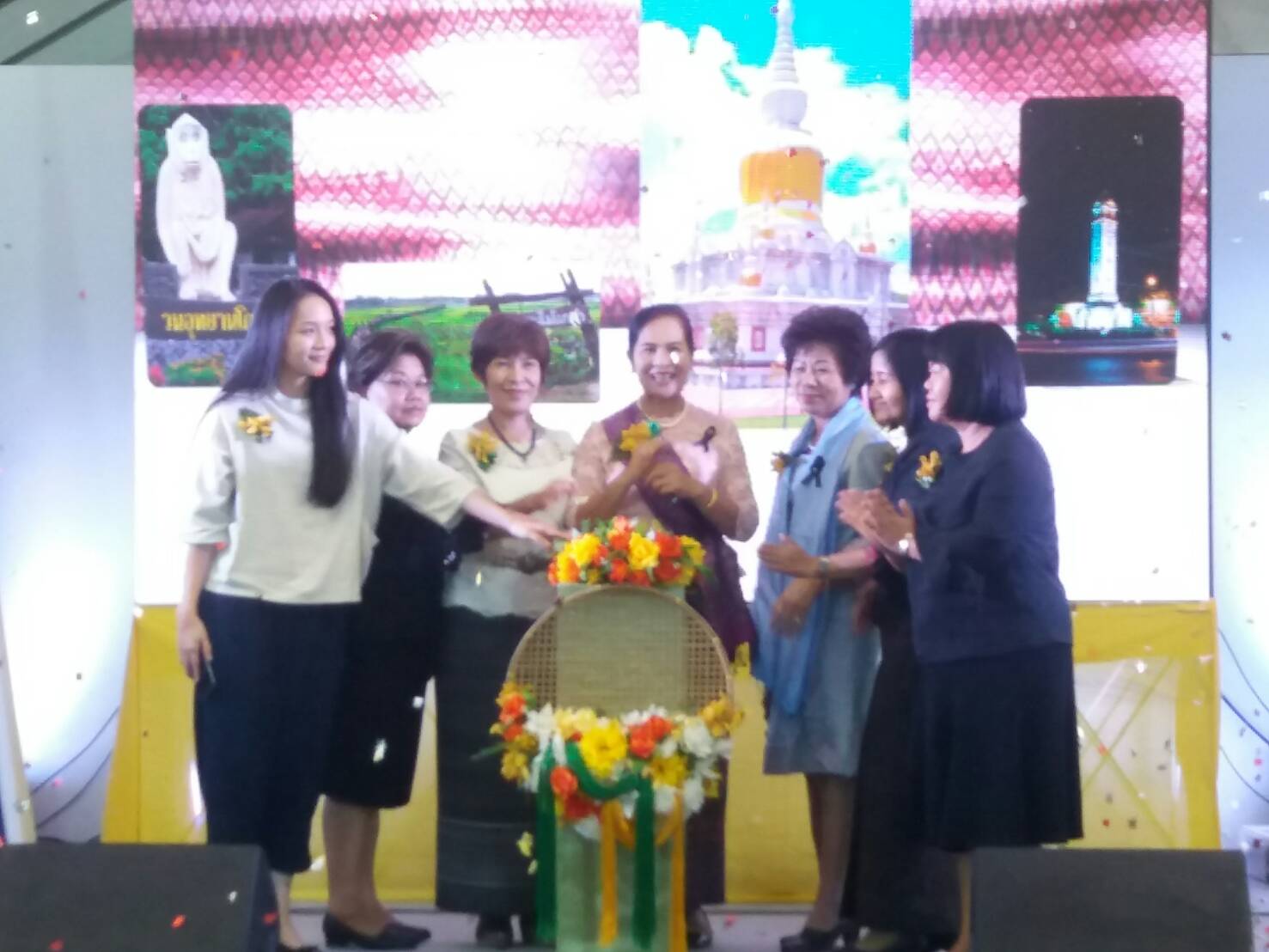 6 กันยายน 2560 นางไพเราะ รอยตระกูล รองผู้ว่าราชการจังหวัดมหาสารคาม เป็นประธานเปิดงานมหกรรมเส้นฝ้ายสายไหมใยวัฒนธรรม กำหนดการจัดงานระหว่างวันที่ 6-10 กันยายน 2560 ณ ลานโปรโมชั่น ชั้น 1 ศูนย์การค้าอยุธยาซิตี้พาร์ค ตำบลคลองสวน อำเภอพระนครศรีอยุธยา จังหวัดพระนครศรีอยุธยา