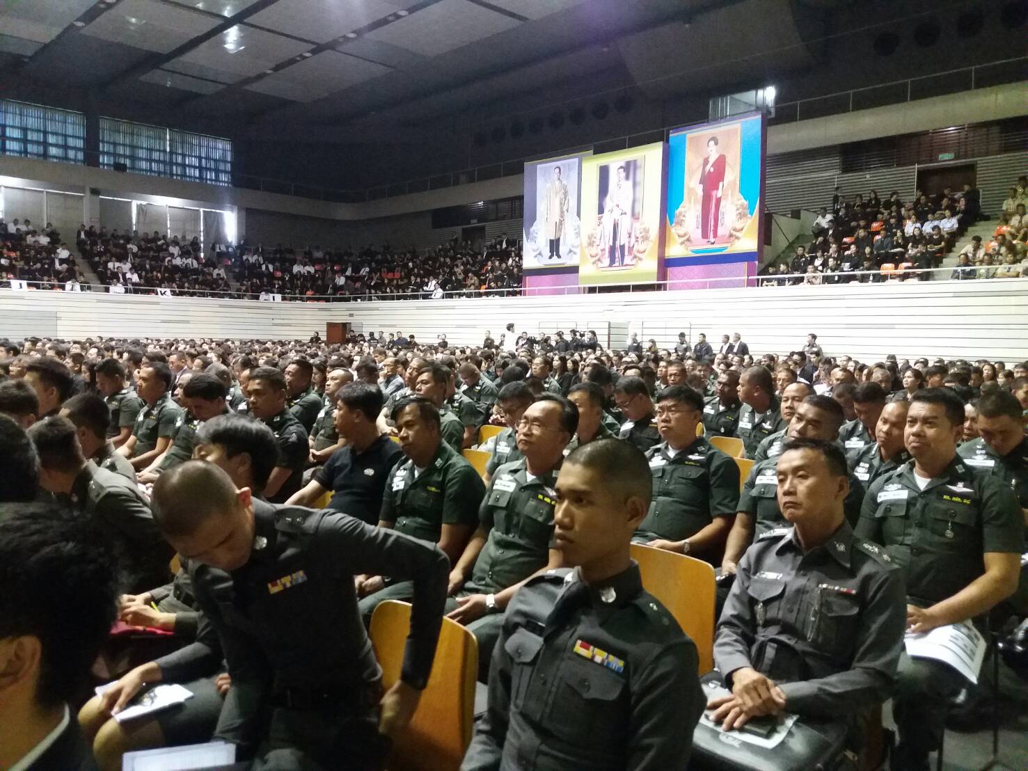 19 กันยายน 2560 จังหวัดมหาสารคาม มอบหมายให้นายพงษ์ศักดิ์ คณะมะ หัวหน้ากลุ่มงานส่งเสริมการพัฒนาชุมชน เข้าร่วมโครงการฝึกอบรมเจ้าหน้าที่ปฏิบัติงานในพิธีถวายดอกไม้จันทน์ของประชาชน