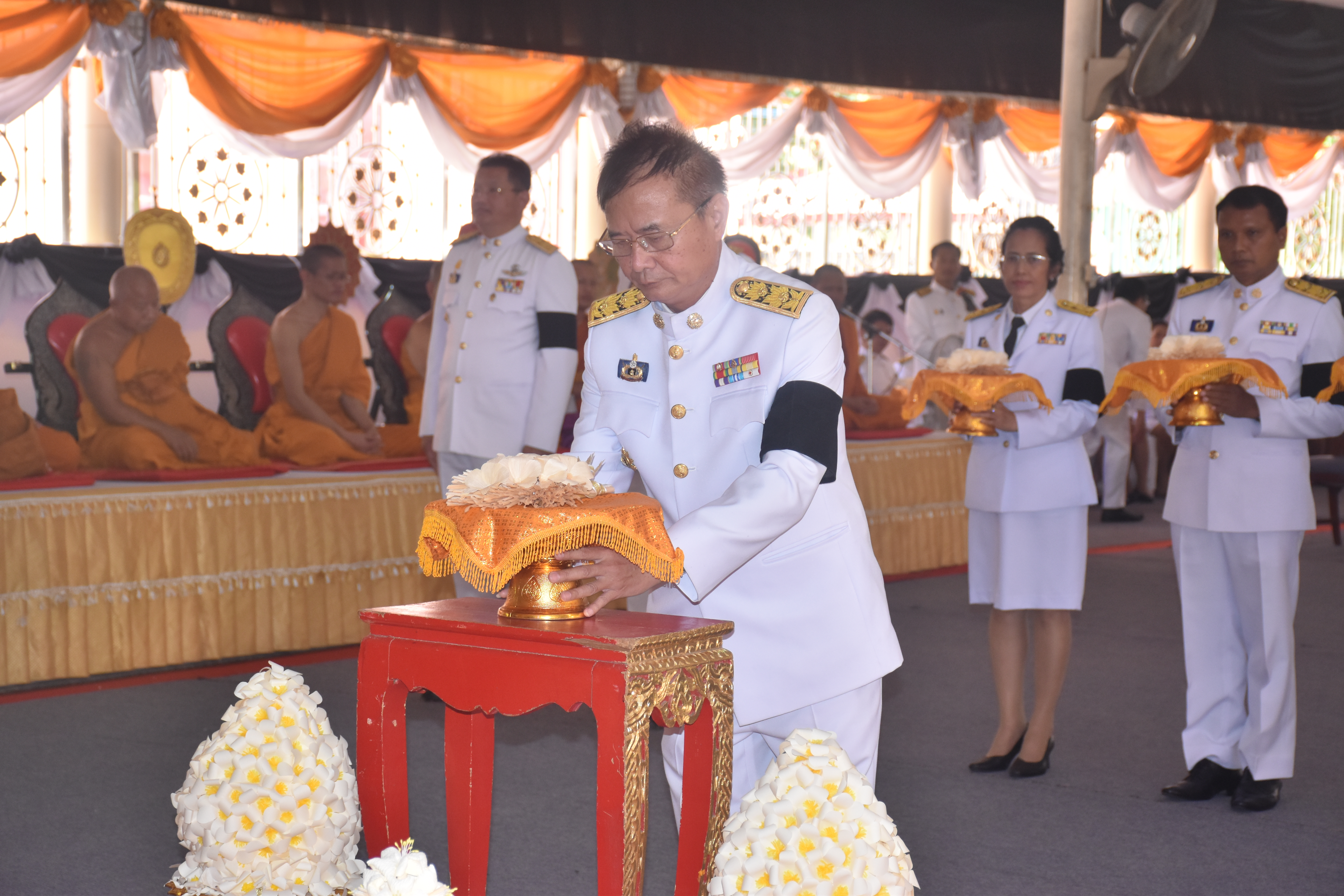 18 กันยายน 2560 นายเสน่ห์ นนทะโชติ ผู้ว่าราชการจังหวัดมหาสารคาม  เป็นประธานในพิธีอัญเชิญดอกไม้จันทน์ ตัวแทนจังหวัดและอำเภอ ณ วัดมหาชัยพระอารามหลวง ตำบลตลาด  อำเภอเมือมหาสารคาม จังหวัดมหาสารคาม