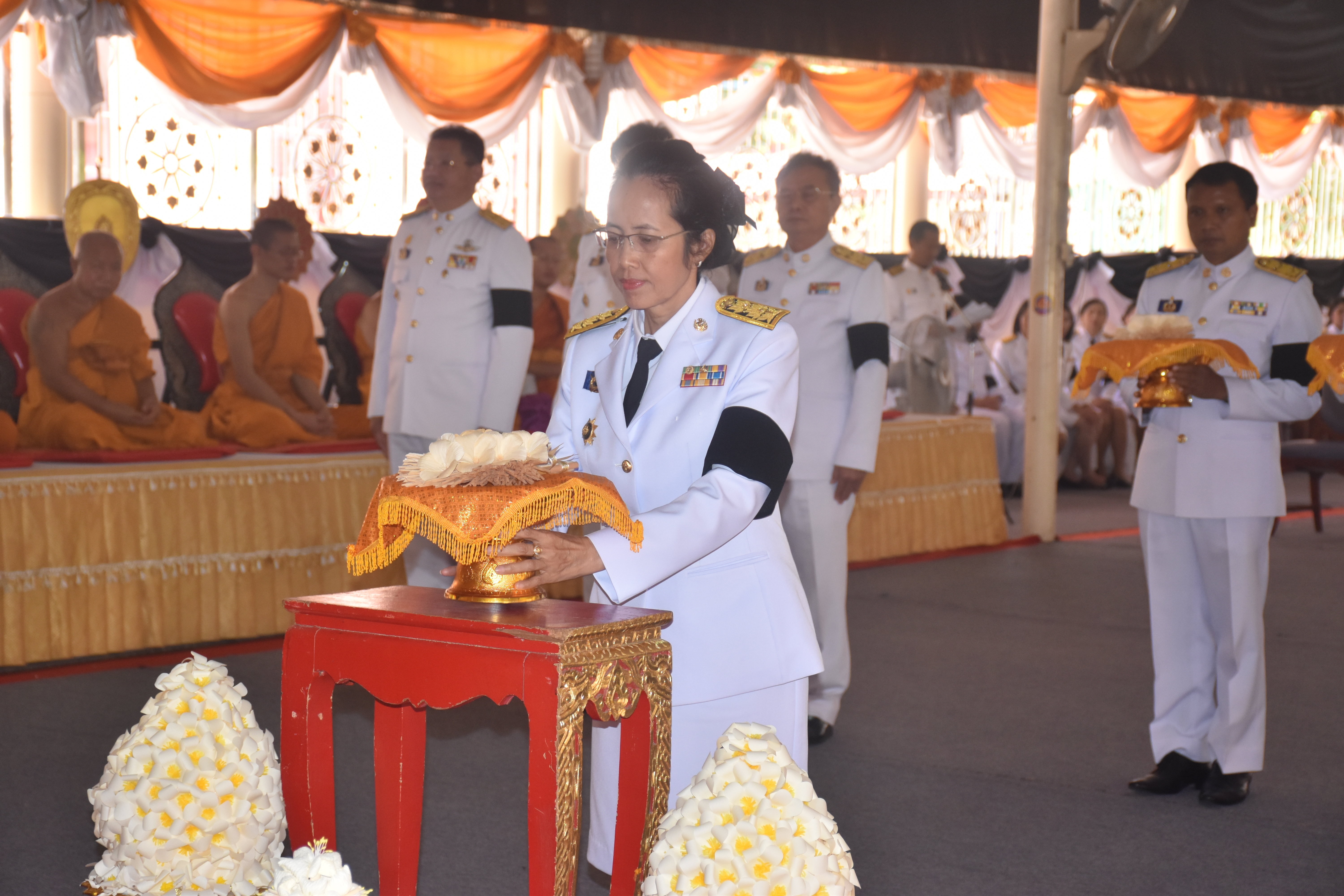 18 กันยายน 2560 นายเสน่ห์ นนทะโชติ ผู้ว่าราชการจังหวัดมหาสารคาม  เป็นประธานในพิธีอัญเชิญดอกไม้จันทน์ ตัวแทนจังหวัดและอำเภอ ณ วัดมหาชัยพระอารามหลวง ตำบลตลาด  อำเภอเมือมหาสารคาม จังหวัดมหาสารคาม