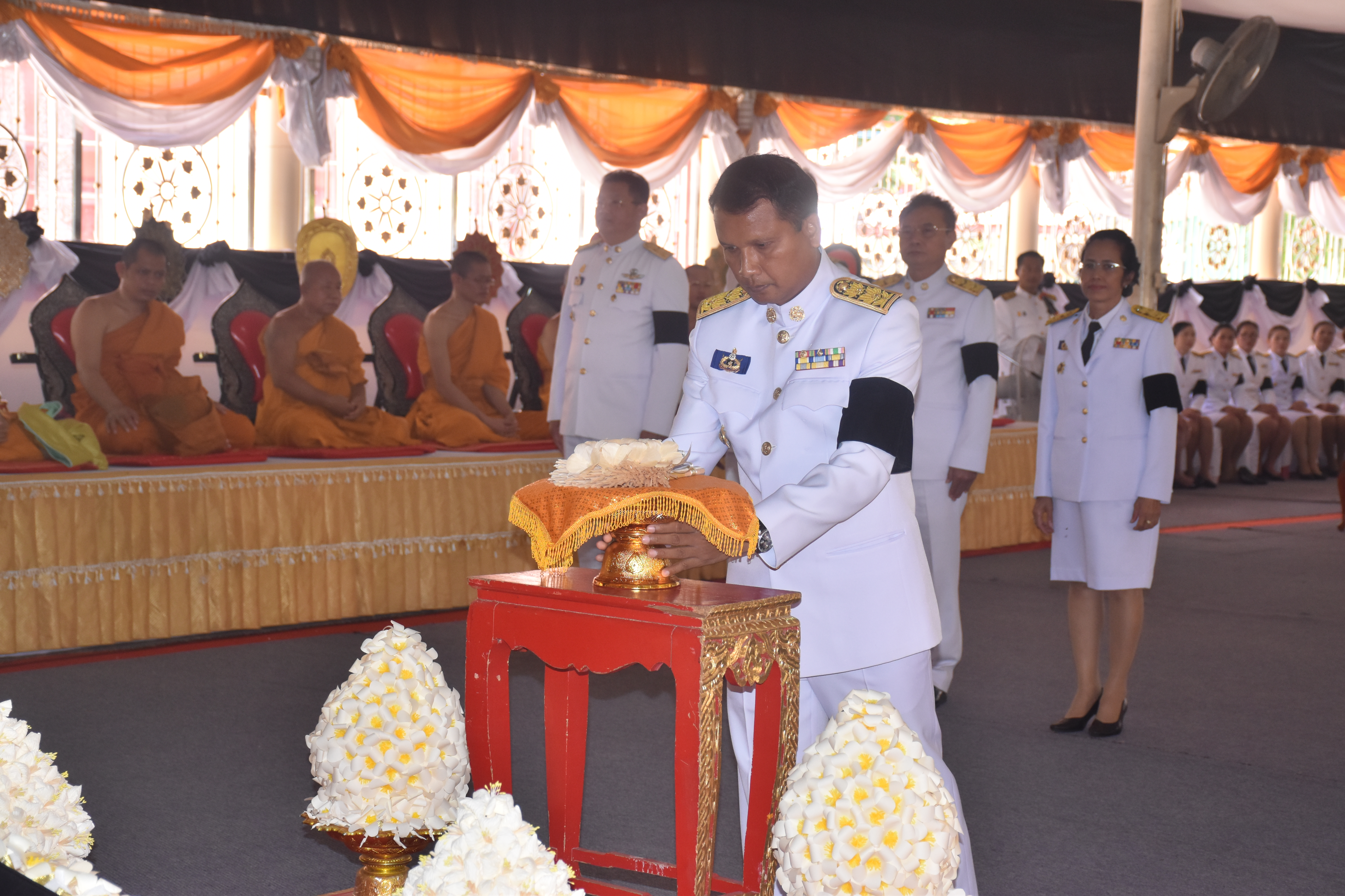 18 กันยายน 2560 นายเสน่ห์ นนทะโชติ ผู้ว่าราชการจังหวัดมหาสารคาม  เป็นประธานในพิธีอัญเชิญดอกไม้จันทน์ ตัวแทนจังหวัดและอำเภอ ณ วัดมหาชัยพระอารามหลวง ตำบลตลาด  อำเภอเมือมหาสารคาม จังหวัดมหาสารคาม