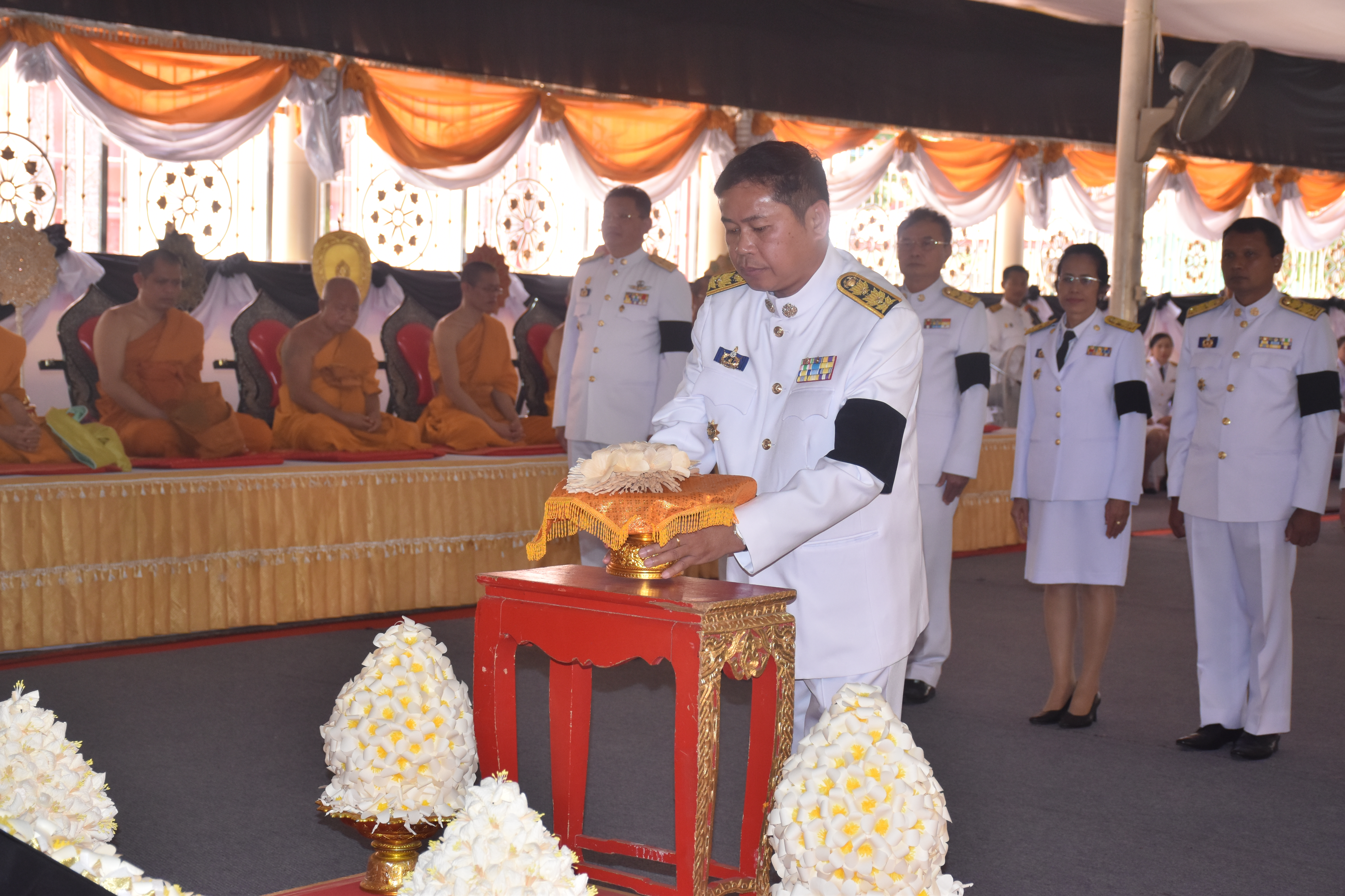 18 กันยายน 2560 นายเสน่ห์ นนทะโชติ ผู้ว่าราชการจังหวัดมหาสารคาม  เป็นประธานในพิธีอัญเชิญดอกไม้จันทน์ ตัวแทนจังหวัดและอำเภอ ณ วัดมหาชัยพระอารามหลวง ตำบลตลาด  อำเภอเมือมหาสารคาม จังหวัดมหาสารคาม
