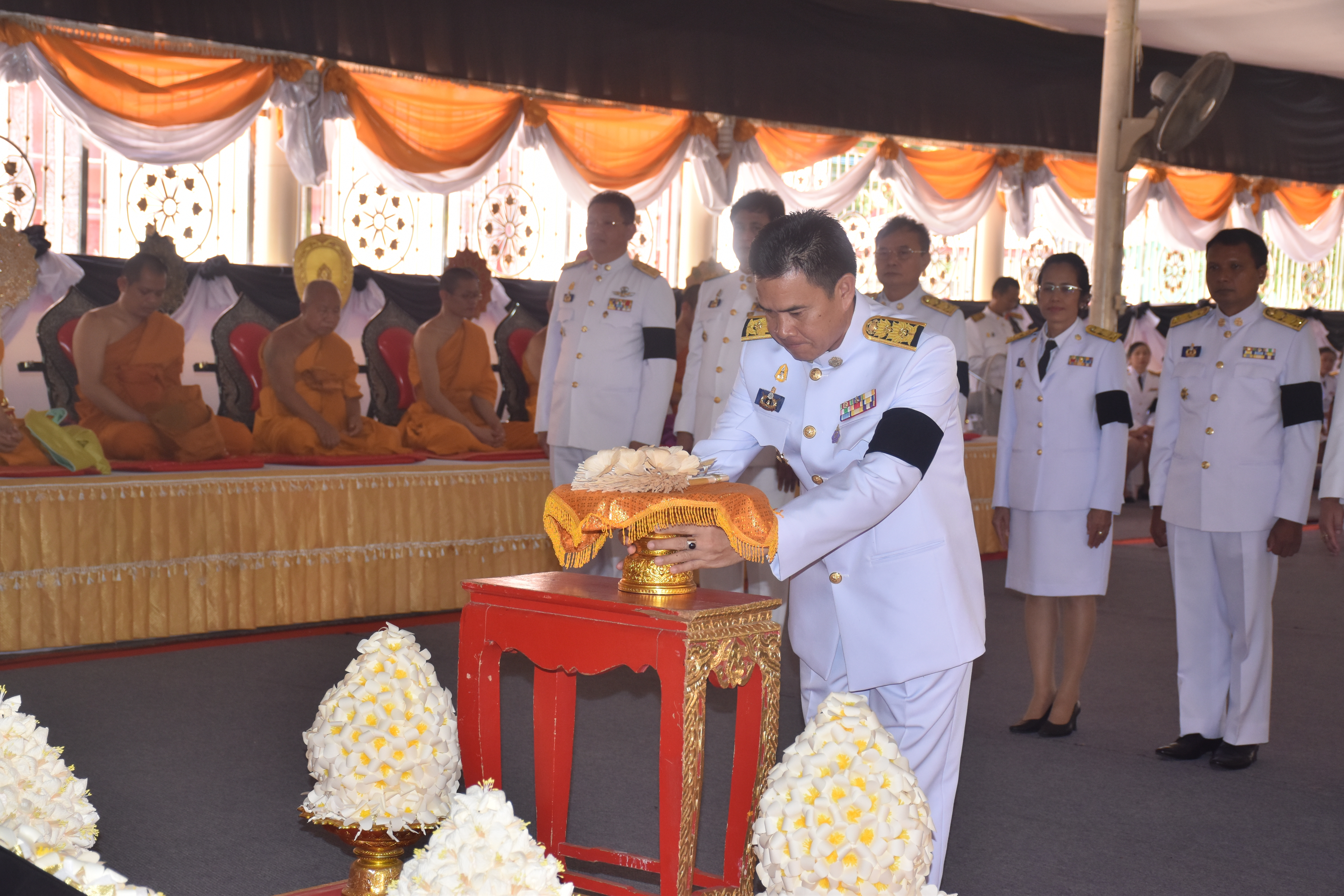 18 กันยายน 2560 นายเสน่ห์ นนทะโชติ ผู้ว่าราชการจังหวัดมหาสารคาม  เป็นประธานในพิธีอัญเชิญดอกไม้จันทน์ ตัวแทนจังหวัดและอำเภอ ณ วัดมหาชัยพระอารามหลวง ตำบลตลาด  อำเภอเมือมหาสารคาม จังหวัดมหาสารคาม