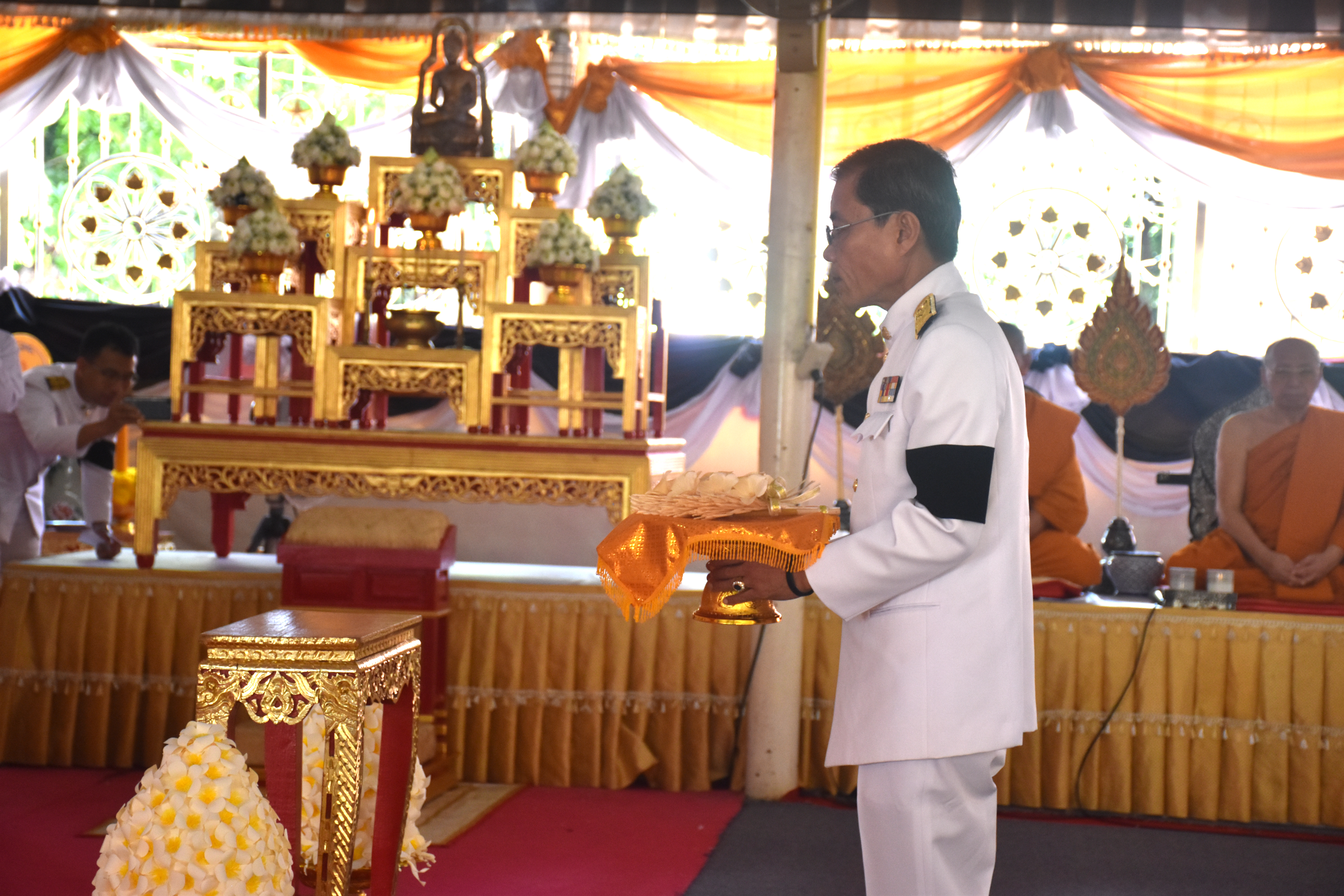 18 กันยายน 2560 นายเสน่ห์ นนทะโชติ ผู้ว่าราชการจังหวัดมหาสารคาม  เป็นประธานในพิธีอัญเชิญดอกไม้จันทน์ ตัวแทนจังหวัดและอำเภอ ณ วัดมหาชัยพระอารามหลวง ตำบลตลาด  อำเภอเมือมหาสารคาม จังหวัดมหาสารคาม
