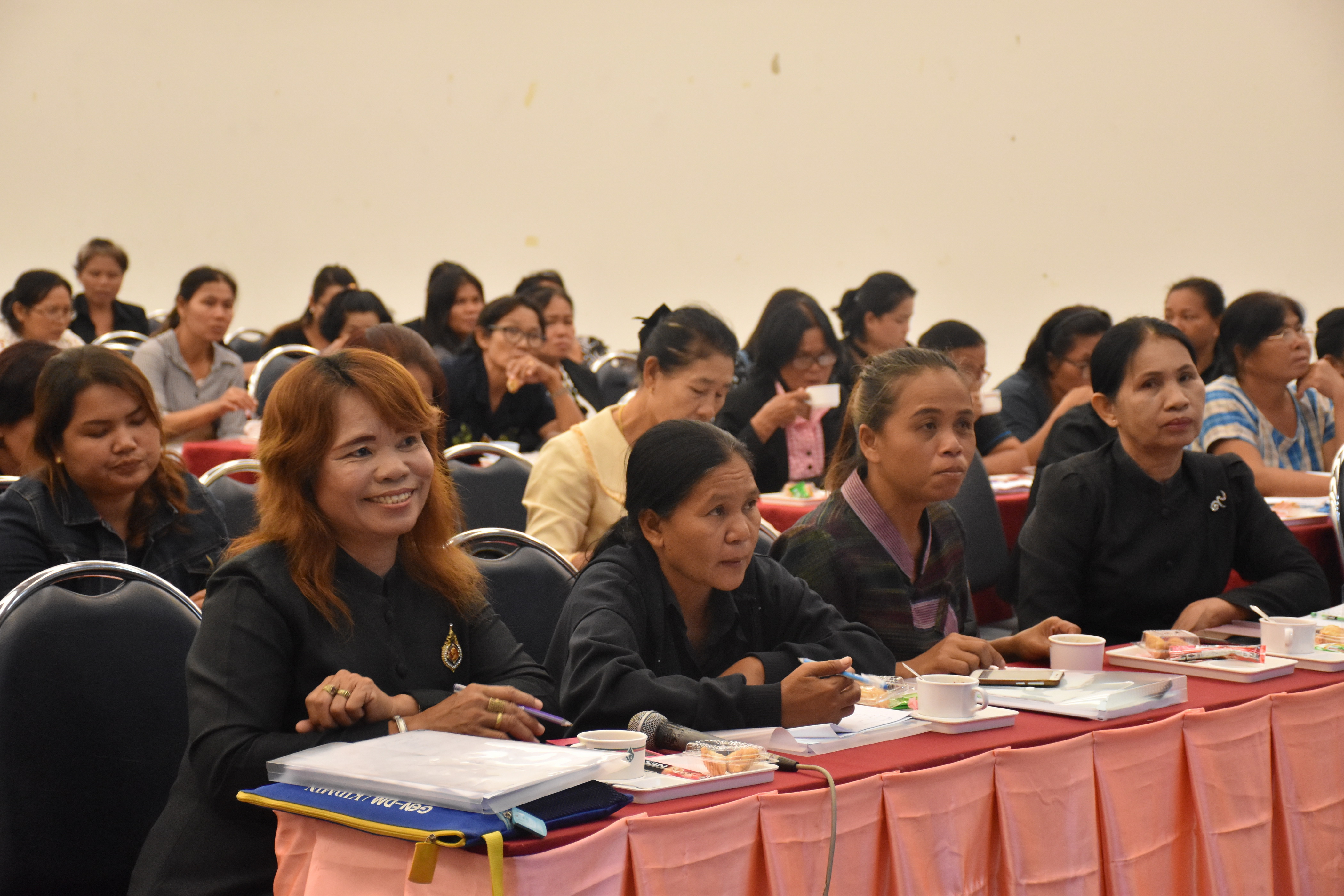20 กันยายน 2560 นางสาวศศิธร ปัญญาไว พัฒนาการจังหวัดมหาสารคาม เป็นประธานเปิดการอบรมโครงการส่งเสริมองค์ความรู้ในการพัฒนาผลิตภัณฑ์กลุ่มอาชีพสตรี ระหว่างวันที่ 20-21 กันยายน 2560
