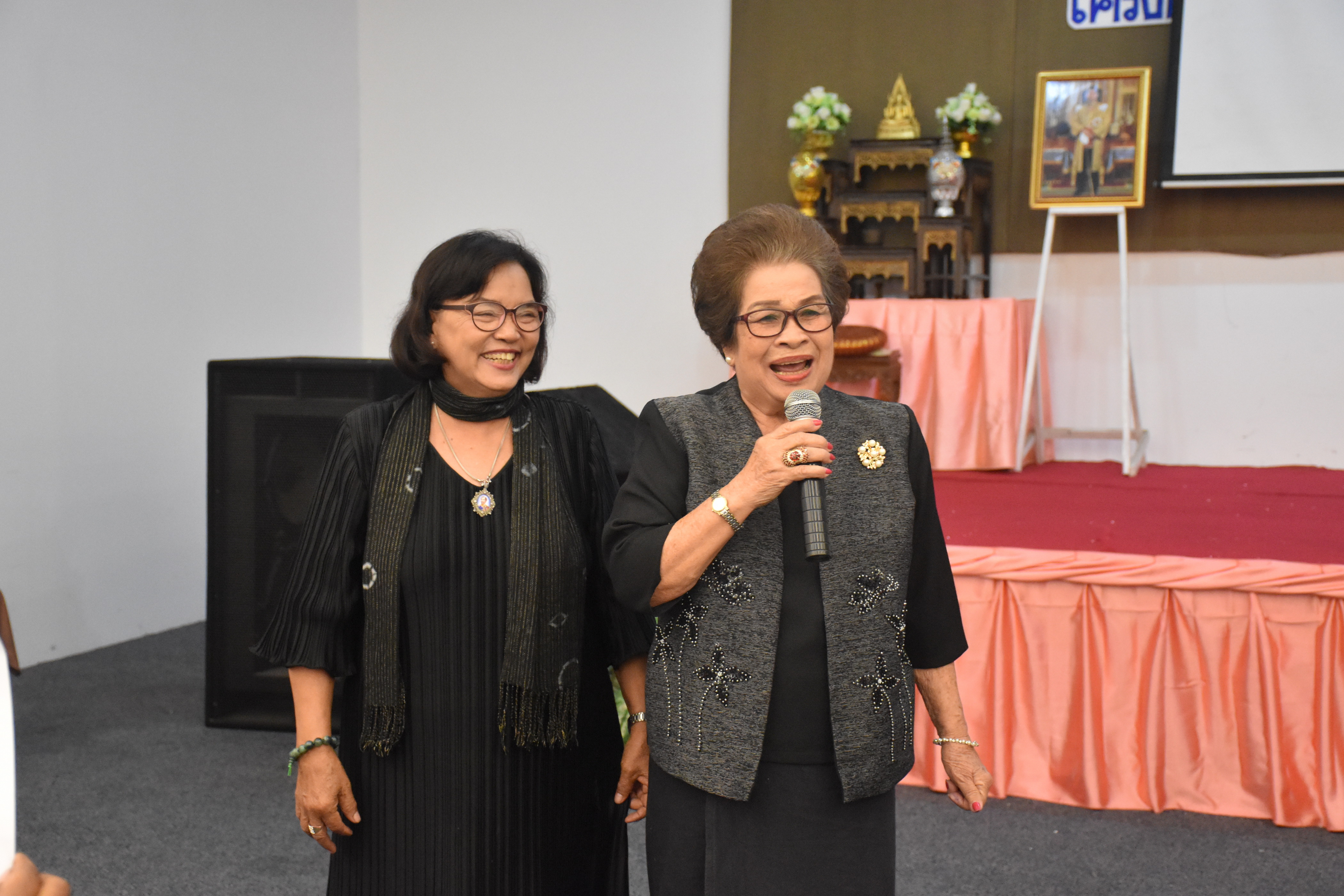 20 กันยายน 2560 นางสาวศศิธร ปัญญาไว พัฒนาการจังหวัดมหาสารคาม เป็นประธานเปิดการอบรมโครงการส่งเสริมองค์ความรู้ในการพัฒนาผลิตภัณฑ์กลุ่มอาชีพสตรี ระหว่างวันที่ 20-21 กันยายน 2560