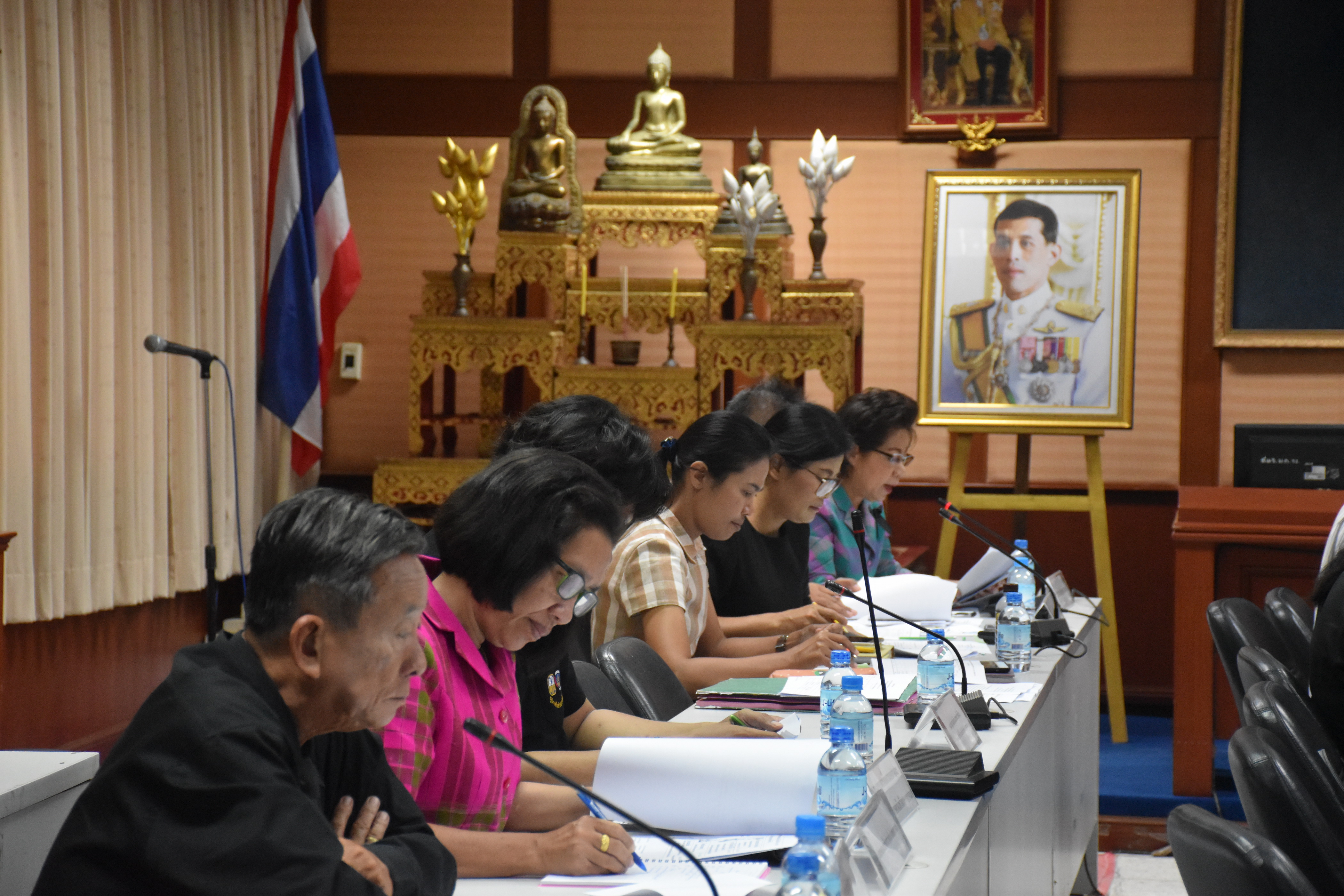 22 กันยายน 2560 นางไพเราะ รอยตระกูล รองผู้ว่าราชการจังหวัดมหาสารคาม เป็นประธานการประชุมคณะกรรมการบริหารศูนย์อำนวยการขจัดความยากจนและพัฒนาชนบทตามหลักปรัชญาของเศรษฐกิจพอเพียงจังหวัด (ศจพ.จ.) ครั้งที่ 2/2560