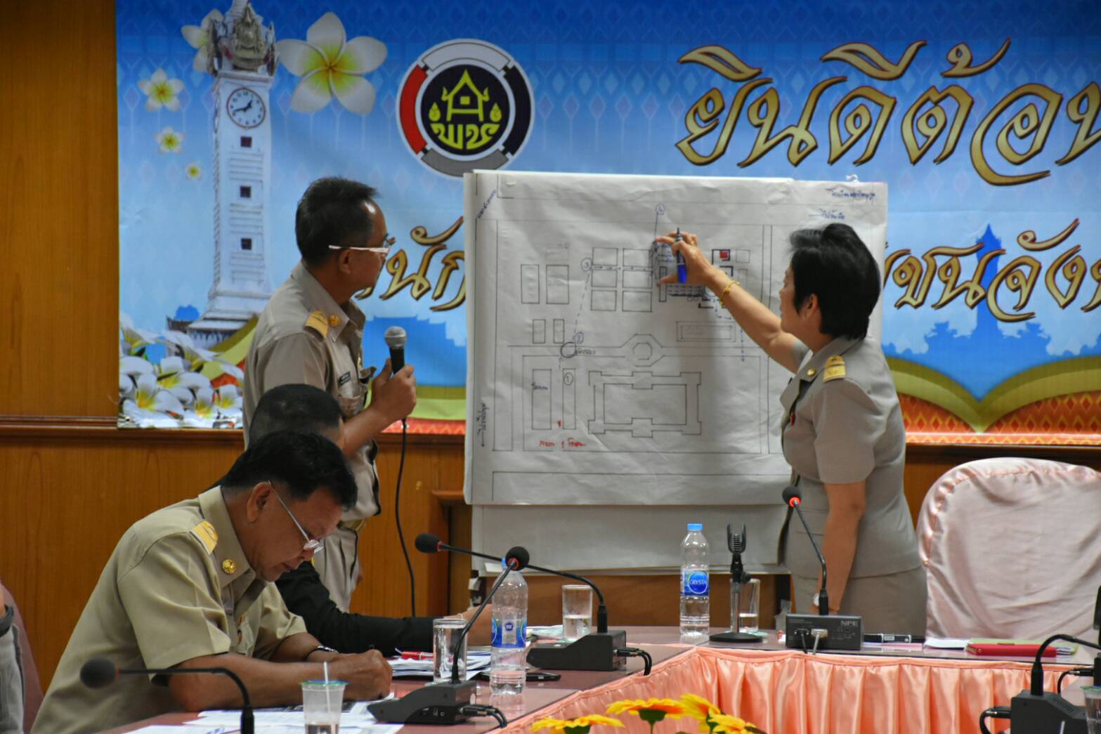 16 ตุลาคม 2560 การประชุมคณะทำงานดอกไม้จันทน์สำหรับประชาชน ในพระราชพิธีถวายพระเพลิงพระบรมศพพระบาทสมเด็จพระปรมินทรมหาภูมิพลอดุลยเดช บรมนาถบพิตร จังหวัดมหาสารคาม