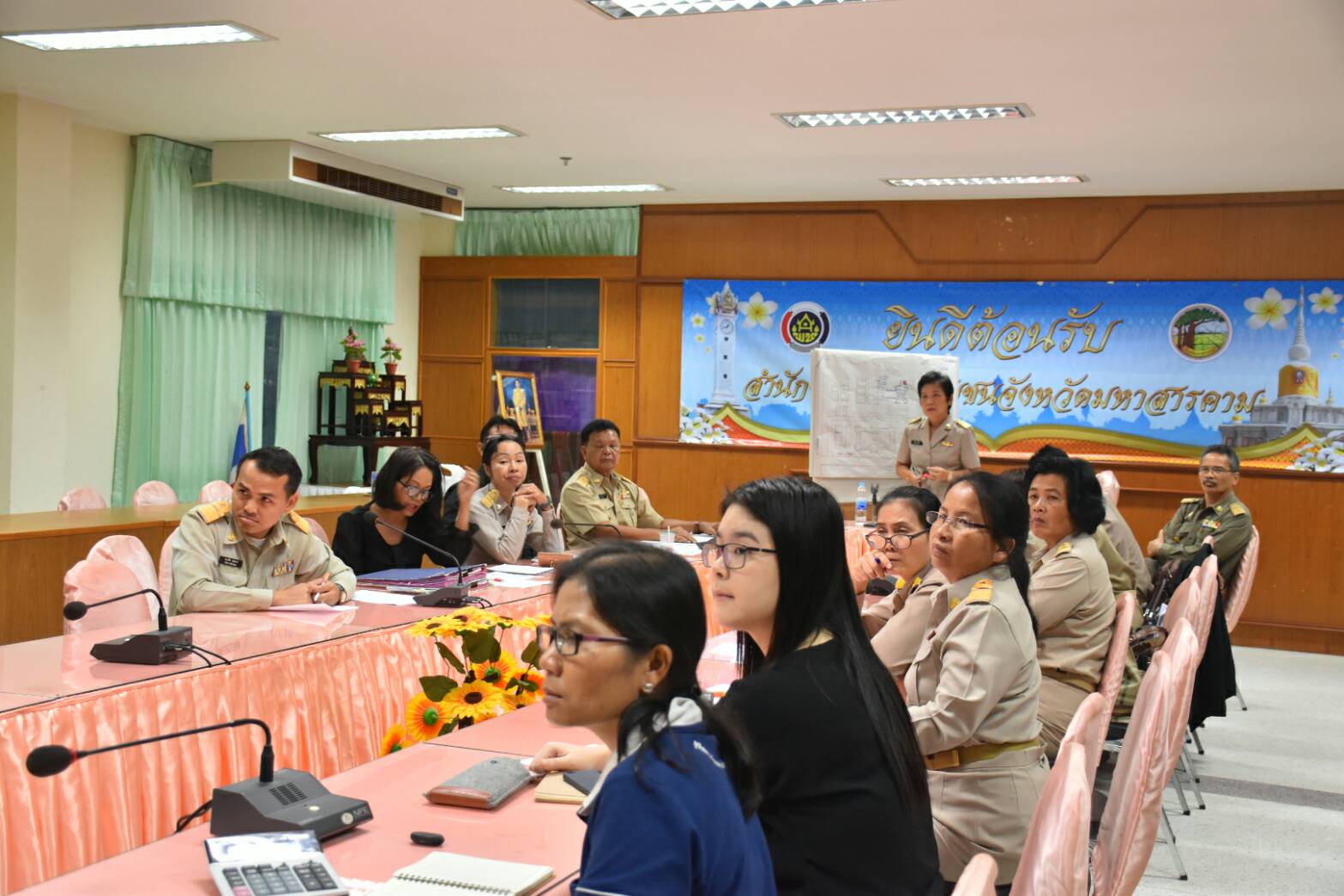 16 ตุลาคม 2560 การประชุมคณะทำงานดอกไม้จันทน์สำหรับประชาชน ในพระราชพิธีถวายพระเพลิงพระบรมศพพระบาทสมเด็จพระปรมินทรมหาภูมิพลอดุลยเดช บรมนาถบพิตร จังหวัดมหาสารคาม