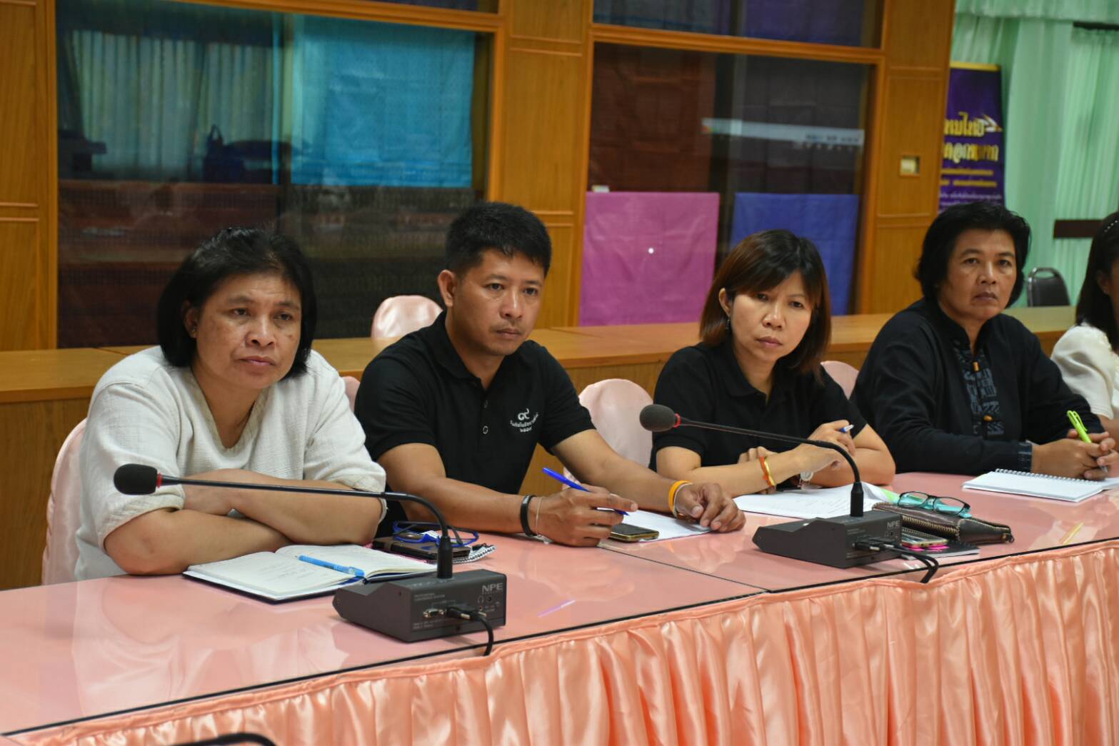 6 ตุลาคม 2560  นางบุญยิ่ง เทศน้อย พัฒนาการจังหวัดมหาสารคาม เป็นประธานการประชุมคณะทำงานดอกไม้จันทน์สำหรับประชาชน