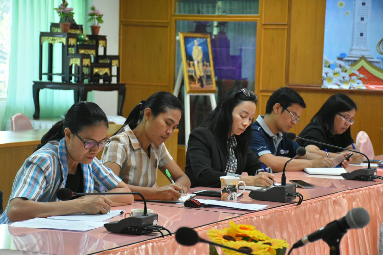 6 ตุลาคม 2560  นางบุญยิ่ง เทศน้อย พัฒนาการจังหวัดมหาสารคาม เป็นประธานการประชุมคณะทำงานดอกไม้จันทน์สำหรับประชาชน
