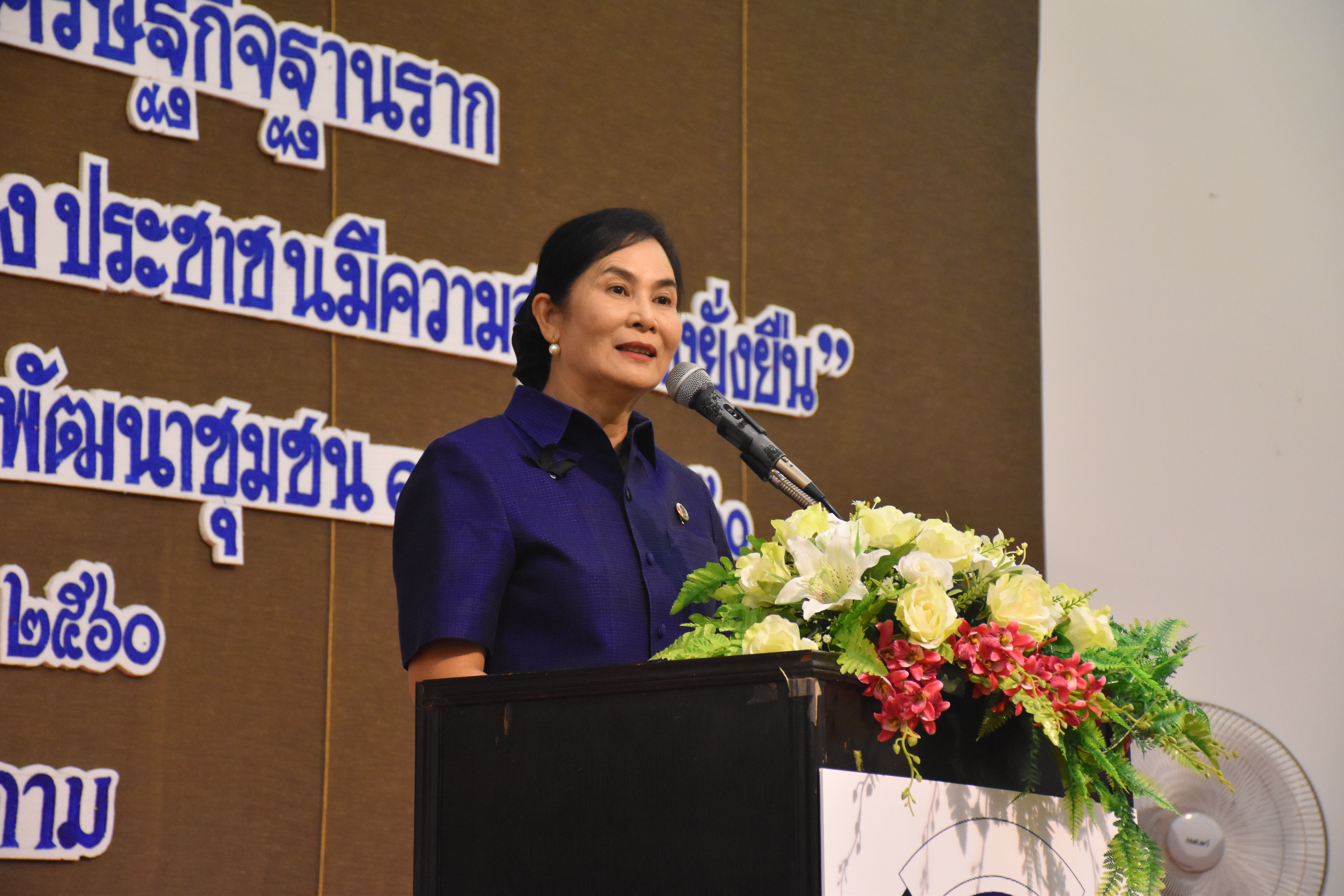 27 กันยายน 2560  นางไพเราะ รอยตระกูล รองผู้ว่าราชการจังหวัดมหาสารคาม เป็นประธานเปิดโครงการสานพลังขับเคลื่อนเศรษฐกิจฐานราก “ก้าวสู่ปีที่ 56 เศรษฐกิจครัวเรือนมีความมั่นคง ประชาชนมีความสุขอย่างยั่งยืน”