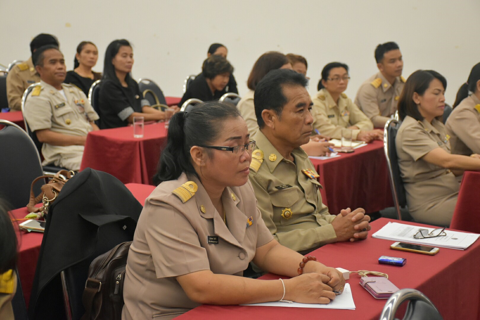 16 ตุลาคม 2560 นางบุญยิ่ง เทศน้อย พัฒนาการจังหวัดมหาสารคาม มอบแนวทางการปฏิบัติงานและนโยบายการขับเคลื่อนงานสำนักงานพัฒนาชุมชนจังหวัด ประจำปีงบประมาณ พ.ศ.2561