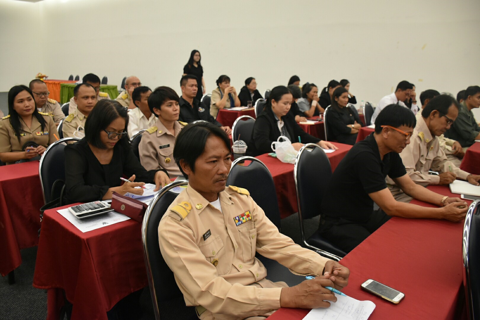 16 ตุลาคม 2560 นางบุญยิ่ง เทศน้อย พัฒนาการจังหวัดมหาสารคาม มอบแนวทางการปฏิบัติงานและนโยบายการขับเคลื่อนงานสำนักงานพัฒนาชุมชนจังหวัด ประจำปีงบประมาณ พ.ศ.2561