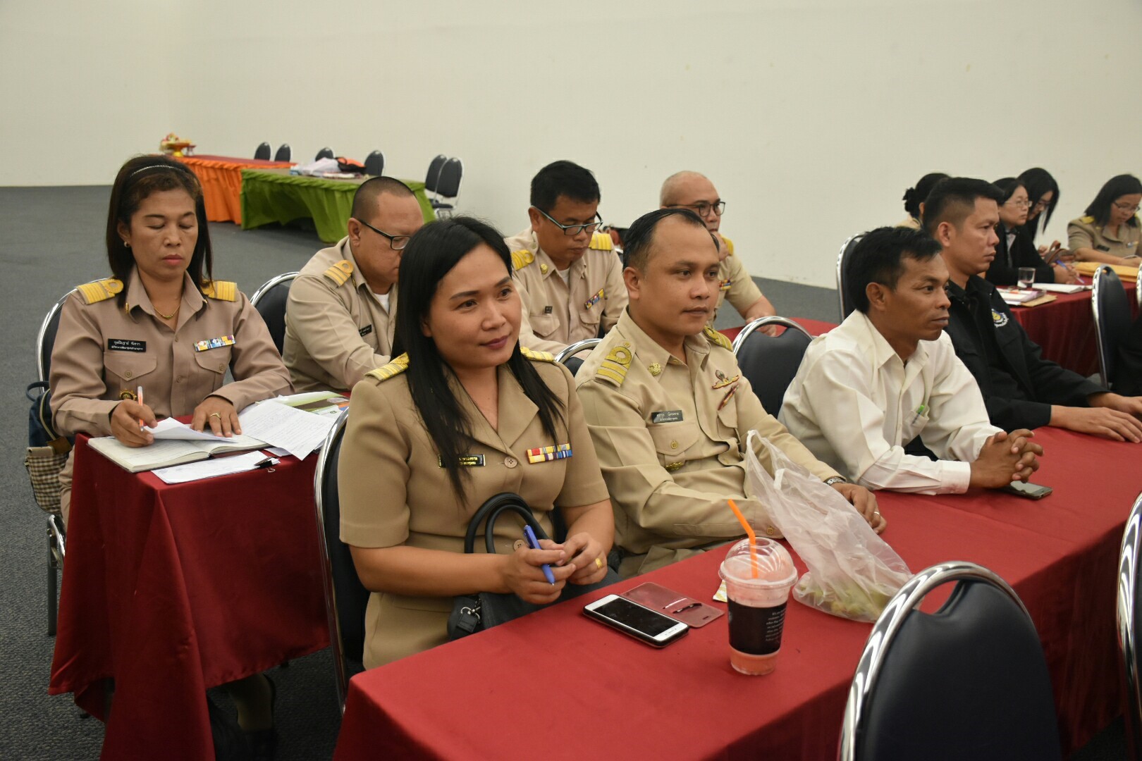 16 ตุลาคม 2560 นางบุญยิ่ง เทศน้อย พัฒนาการจังหวัดมหาสารคาม มอบแนวทางการปฏิบัติงานและนโยบายการขับเคลื่อนงานสำนักงานพัฒนาชุมชนจังหวัด ประจำปีงบประมาณ พ.ศ.2561
