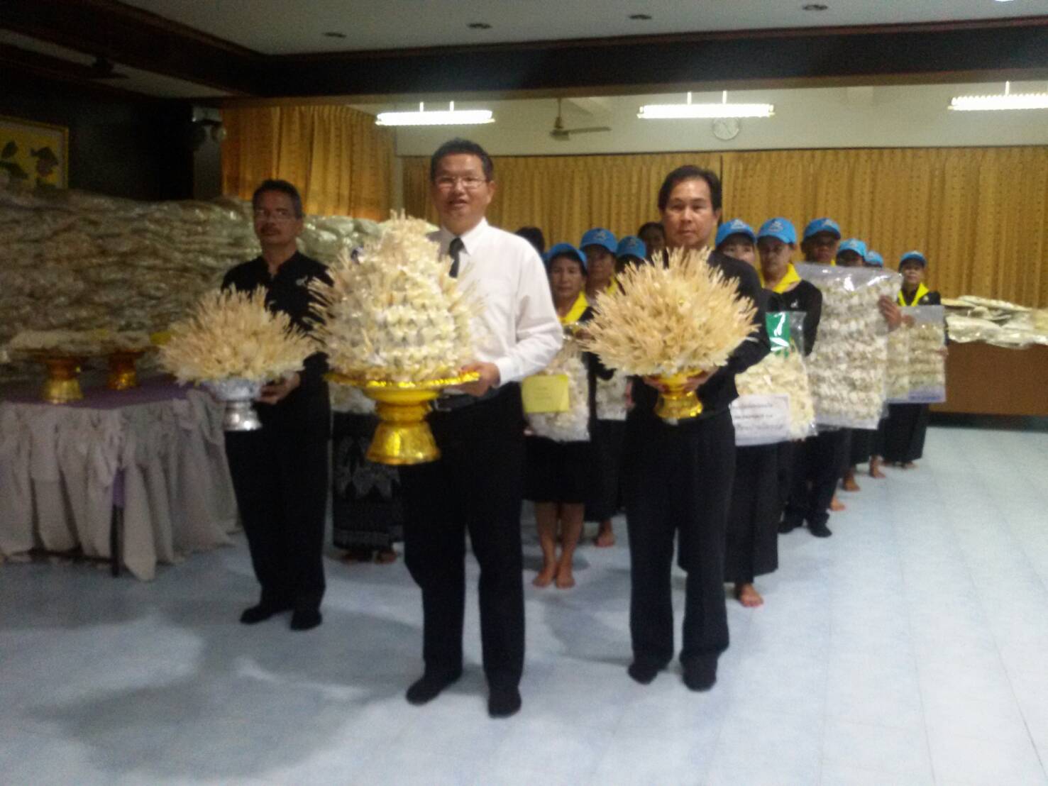 11 ตุลาคม 2560  อำเภอเมืองมหาสารคาม ส่งมอบดอกไม้จันทน์พระราชทานให้จังหวัดมหาสารคาม จำนวน 214,580 ดอก