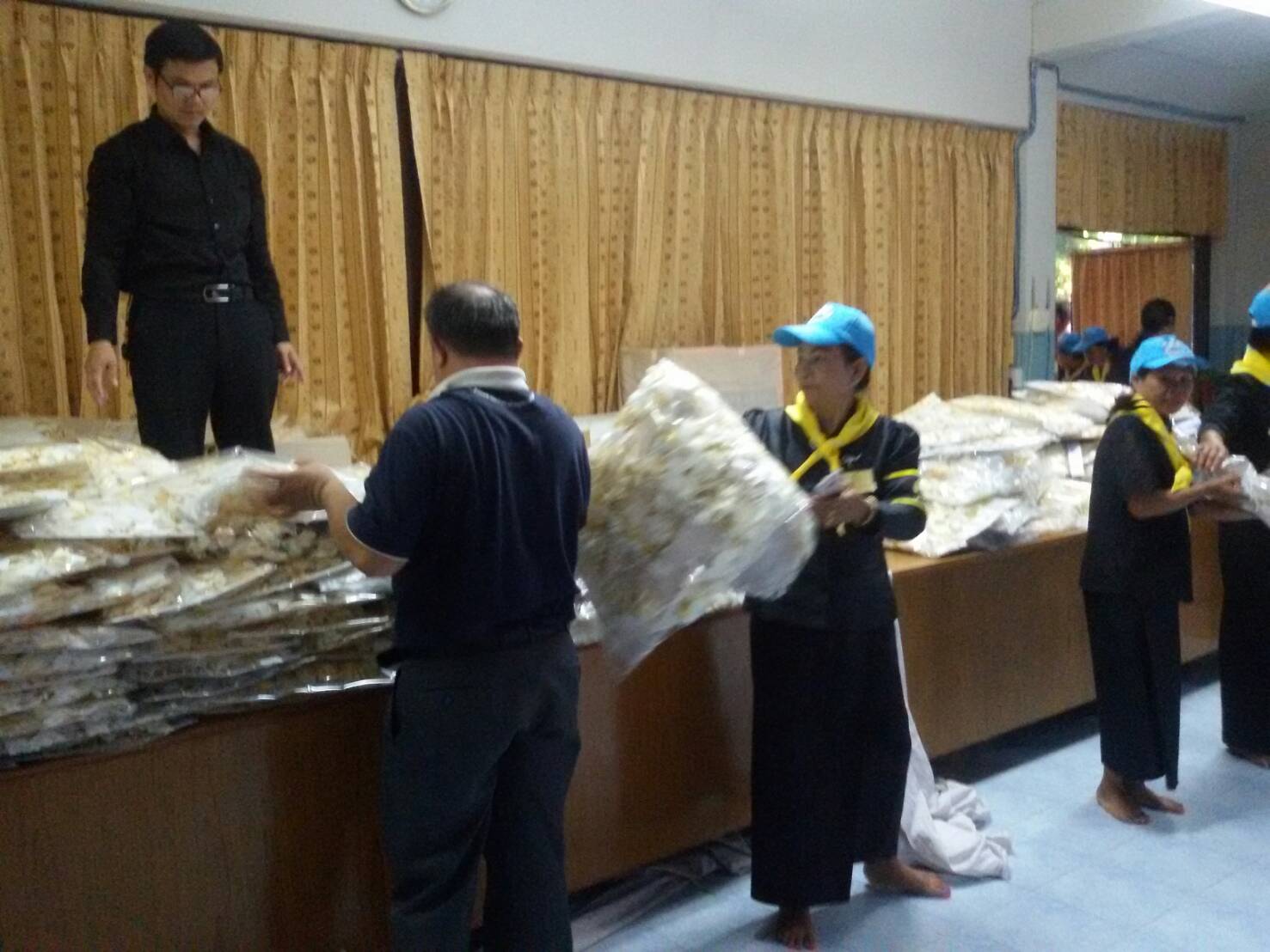11 ตุลาคม 2560  อำเภอเมืองมหาสารคาม ส่งมอบดอกไม้จันทน์พระราชทานให้จังหวัดมหาสารคาม จำนวน 214,580 ดอก