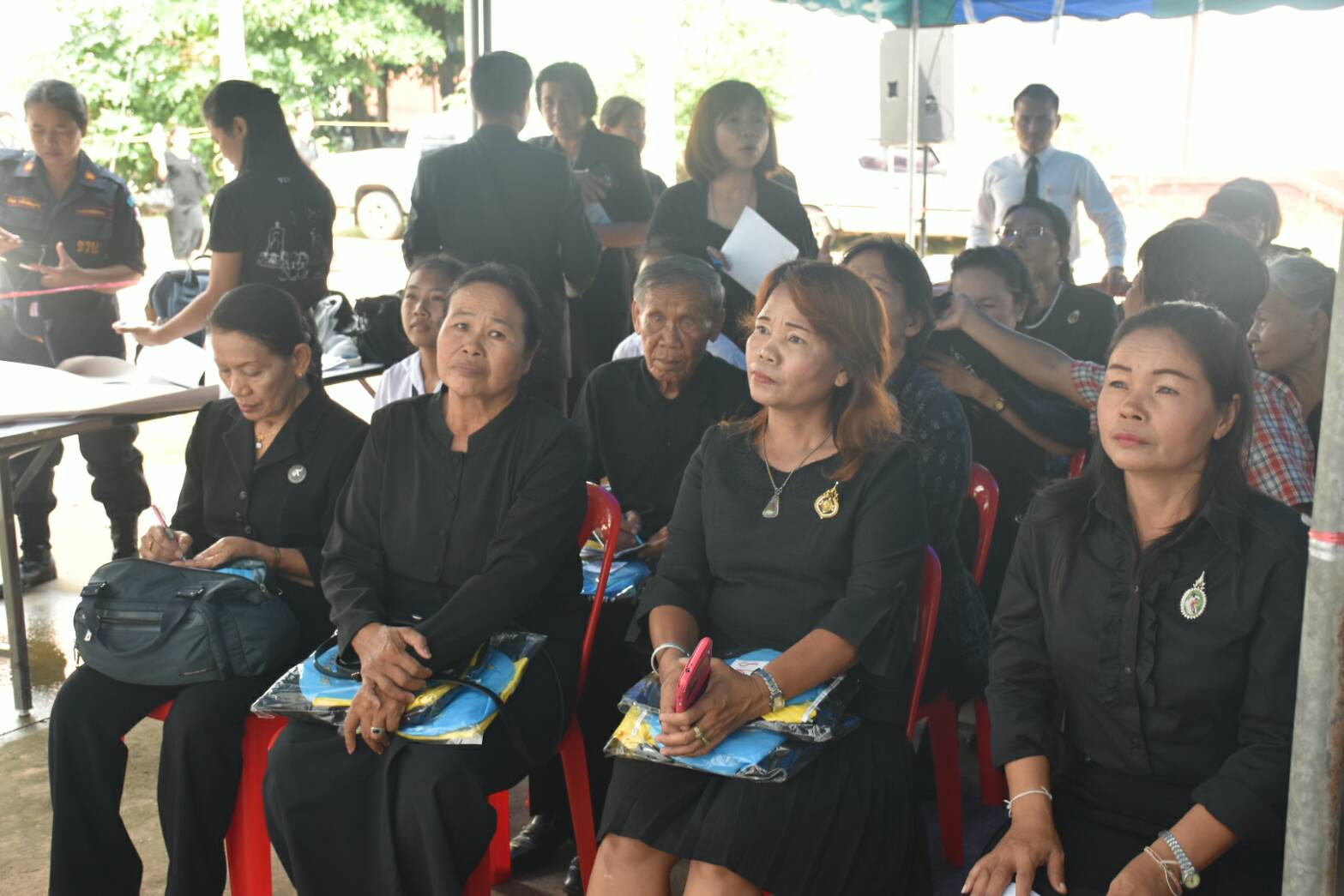 11 ตุลาคม 2560 การประชุมชี้แจงประชาชนจิตอาสาเฉพาะกิจ พระราชพิธีถวายพระเพลิงพระบรมศพพระบาทสมเด็จพระปรมินทรมหาภูมิพลอดุลยเดช บรมนาถบพิตร ประเภทงานดอกไม้จันทน์