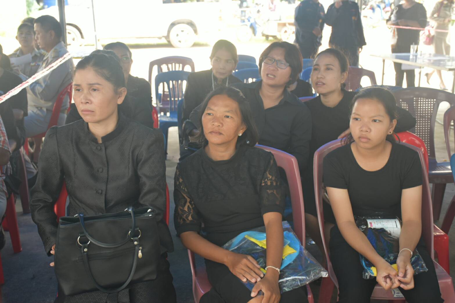 11 ตุลาคม 2560 การประชุมชี้แจงประชาชนจิตอาสาเฉพาะกิจ พระราชพิธีถวายพระเพลิงพระบรมศพพระบาทสมเด็จพระปรมินทรมหาภูมิพลอดุลยเดช บรมนาถบพิตร ประเภทงานดอกไม้จันทน์