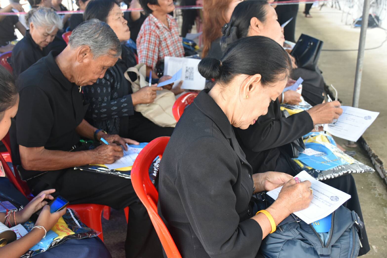11 ตุลาคม 2560 การประชุมชี้แจงประชาชนจิตอาสาเฉพาะกิจ พระราชพิธีถวายพระเพลิงพระบรมศพพระบาทสมเด็จพระปรมินทรมหาภูมิพลอดุลยเดช บรมนาถบพิตร ประเภทงานดอกไม้จันทน์