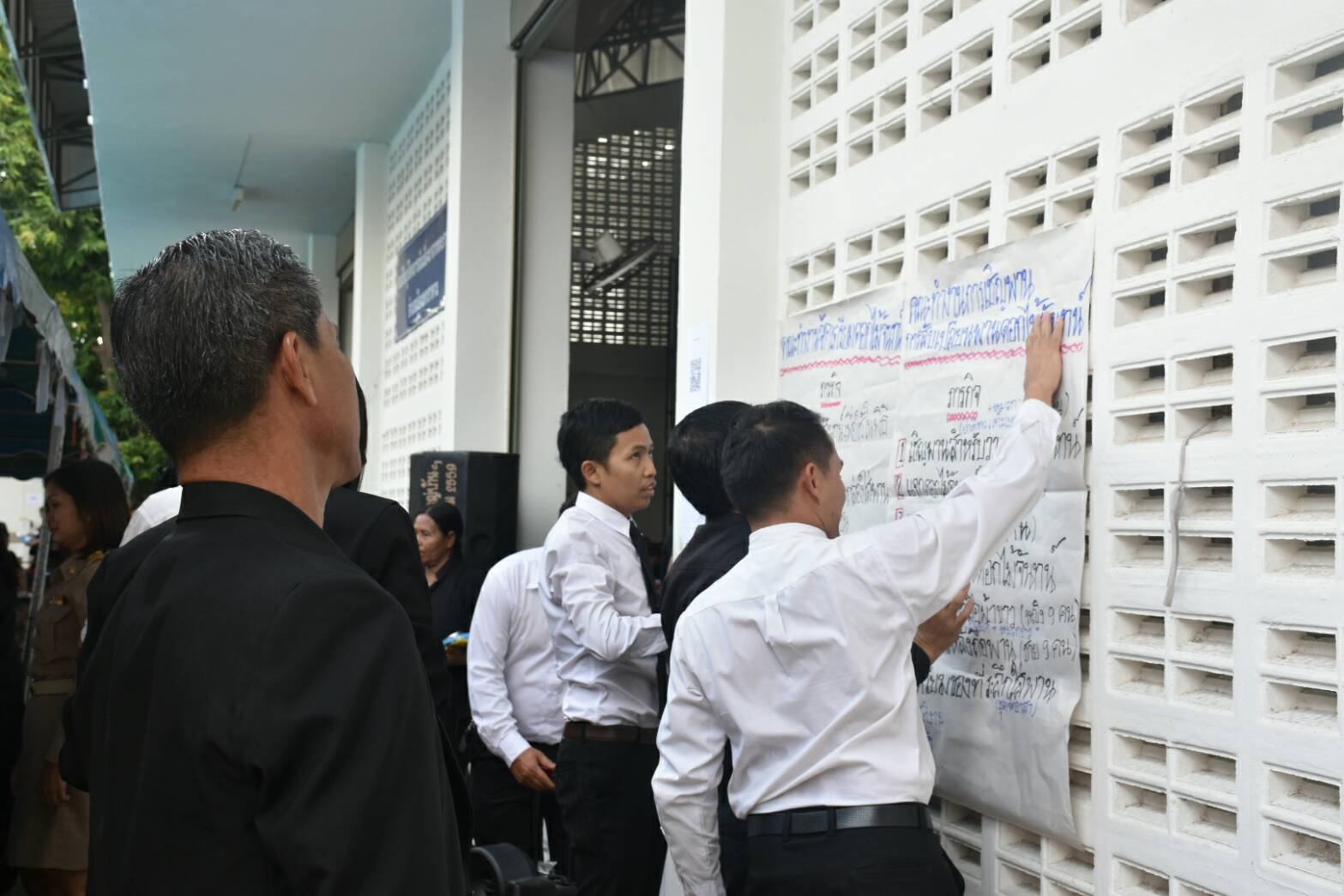 11 ตุลาคม 2560 การประชุมชี้แจงประชาชนจิตอาสาเฉพาะกิจ พระราชพิธีถวายพระเพลิงพระบรมศพพระบาทสมเด็จพระปรมินทรมหาภูมิพลอดุลยเดช บรมนาถบพิตร ประเภทงานดอกไม้จันทน์