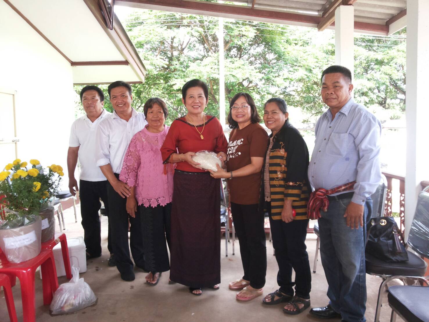 1 ตุลาคม 2560  สำนักงานพัฒนาชุมชนจังหวัดมหาสารคาม ให้การต้อนรับ นางบุญยิ่ง เทศน้อย พัฒนาการจังหวัดมหาสารคาม เนื่องในโอกาสย้ายมาดำรงตำแหน่งพัฒนาการจังหวัดมหาสารคาม
