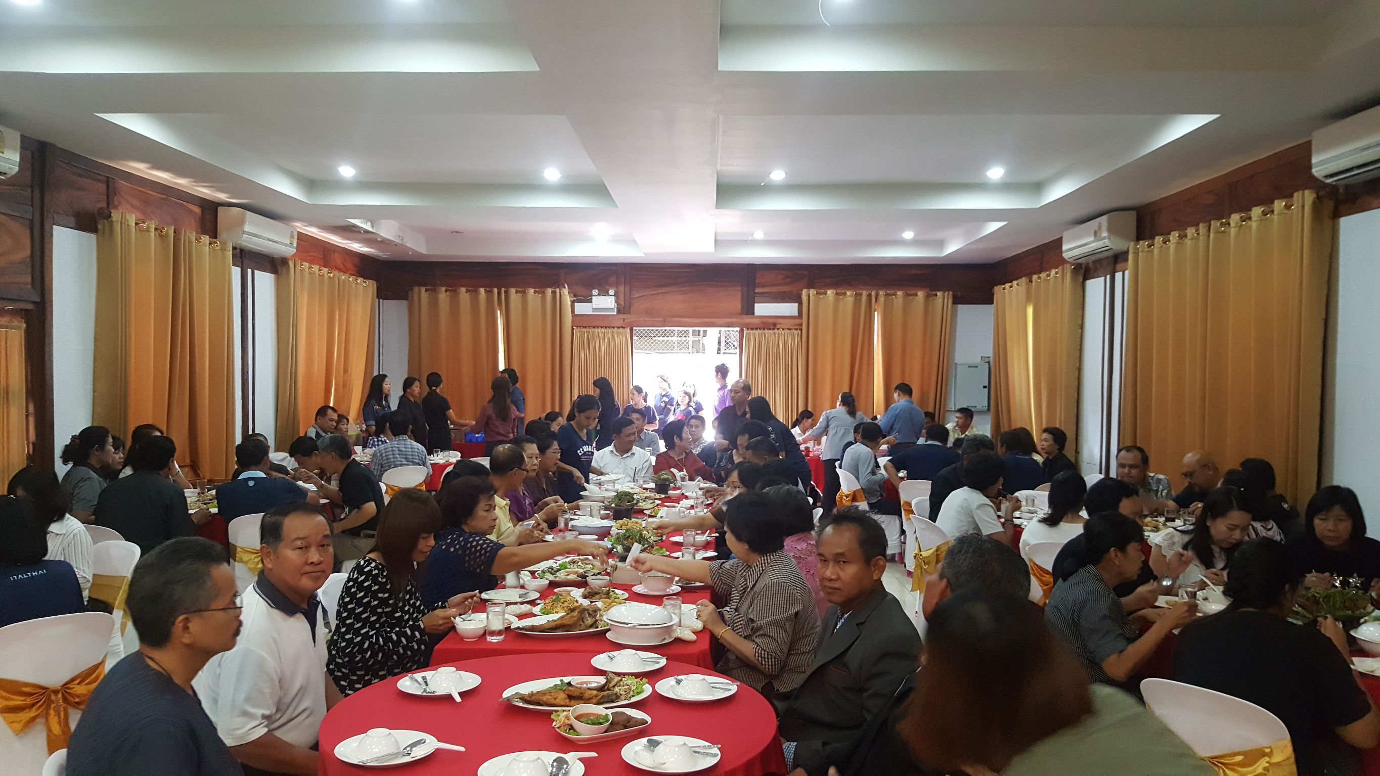 1 ตุลาคม 2560  สำนักงานพัฒนาชุมชนจังหวัดมหาสารคาม ให้การต้อนรับ นางบุญยิ่ง เทศน้อย พัฒนาการจังหวัดมหาสารคาม เนื่องในโอกาสย้ายมาดำรงตำแหน่งพัฒนาการจังหวัดมหาสารคาม
