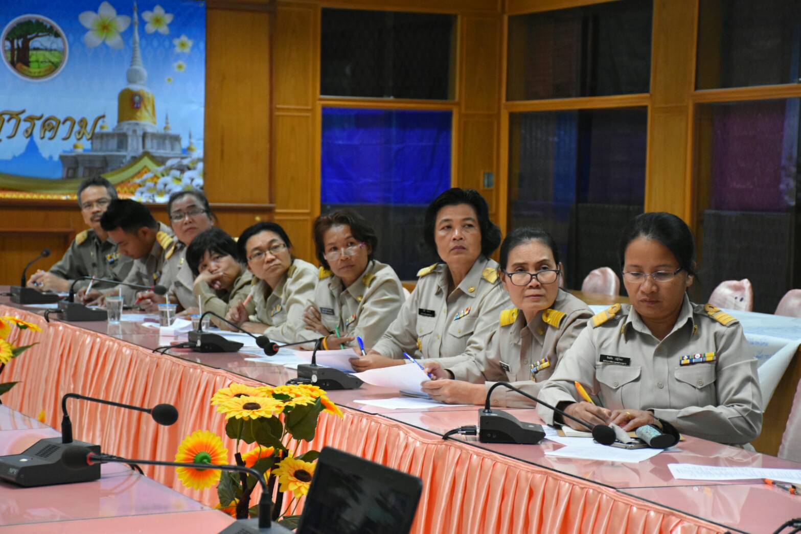 16 ตุลาคม 2560 การประชุมคณะทำงานดอกไม้จันทน์สำหรับประชาชน ในพระราชพิธีถวายพระเพลิงพระบรมศพพระบาทสมเด็จพระปรมินทรมหาภูมิพลอดุลยเดช บรมนาถบพิตร จังหวัดมหาสารคาม