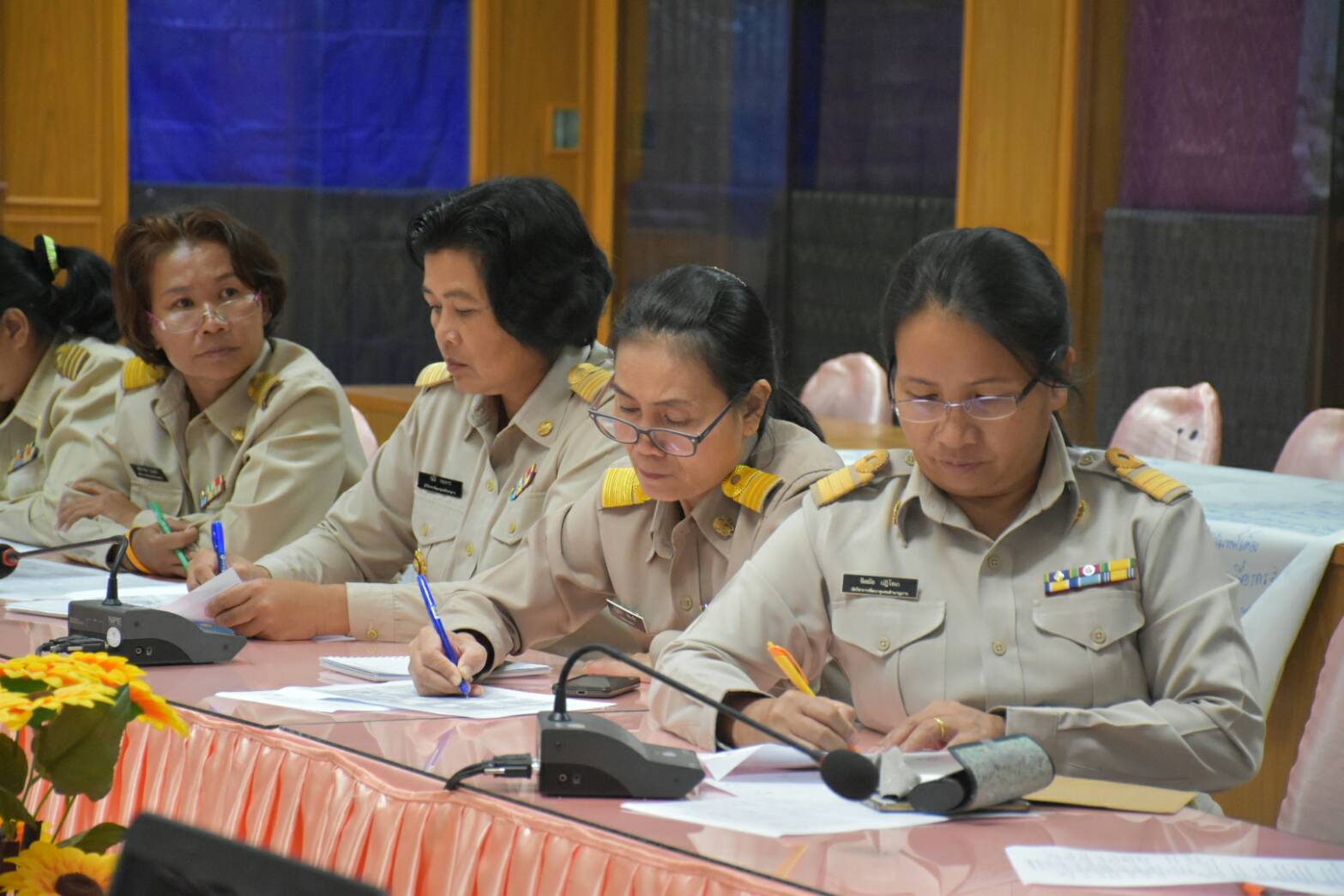 16 ตุลาคม 2560 การประชุมคณะทำงานดอกไม้จันทน์สำหรับประชาชน ในพระราชพิธีถวายพระเพลิงพระบรมศพพระบาทสมเด็จพระปรมินทรมหาภูมิพลอดุลยเดช บรมนาถบพิตร จังหวัดมหาสารคาม