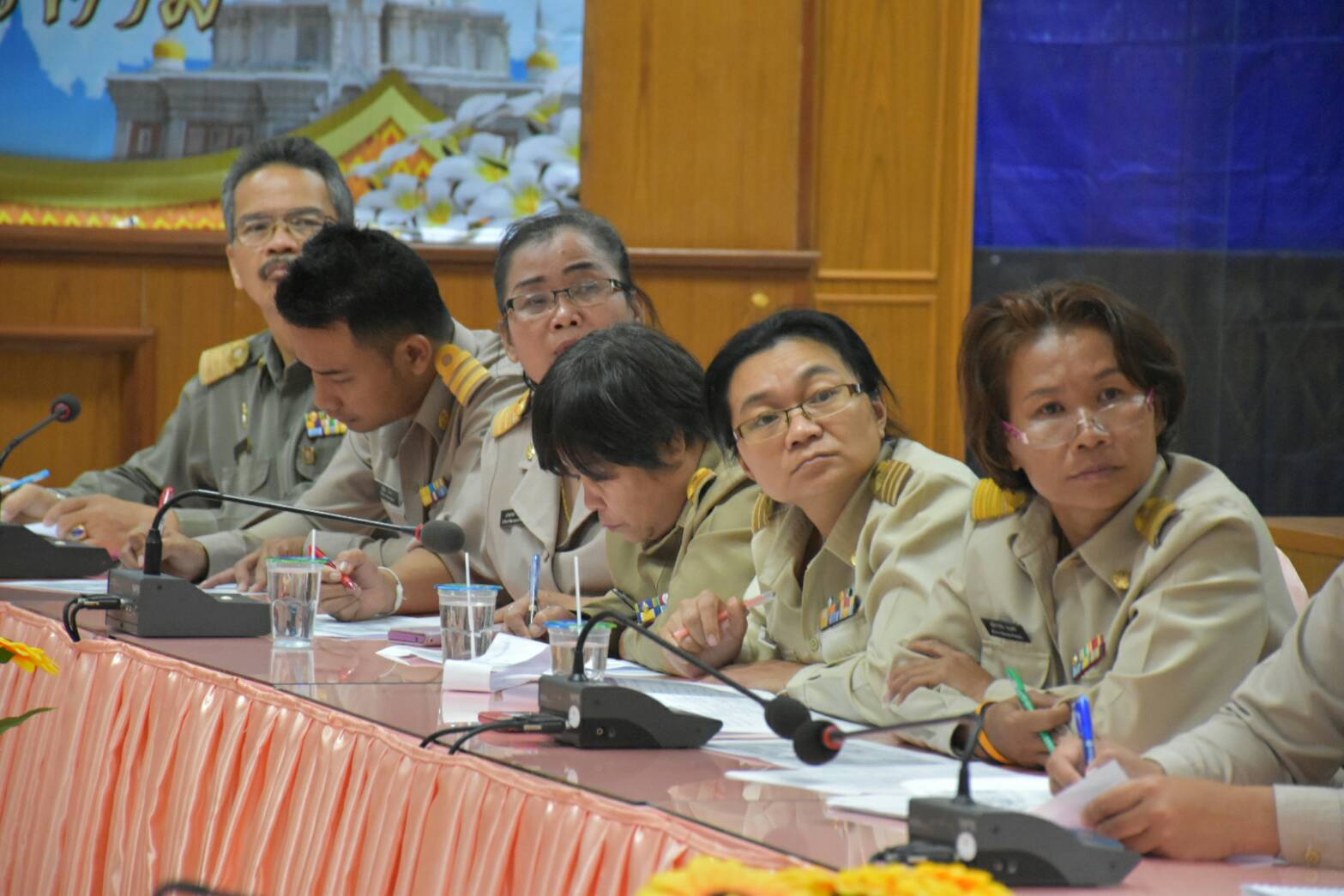 16 ตุลาคม 2560 การประชุมคณะทำงานดอกไม้จันทน์สำหรับประชาชน ในพระราชพิธีถวายพระเพลิงพระบรมศพพระบาทสมเด็จพระปรมินทรมหาภูมิพลอดุลยเดช บรมนาถบพิตร จังหวัดมหาสารคาม