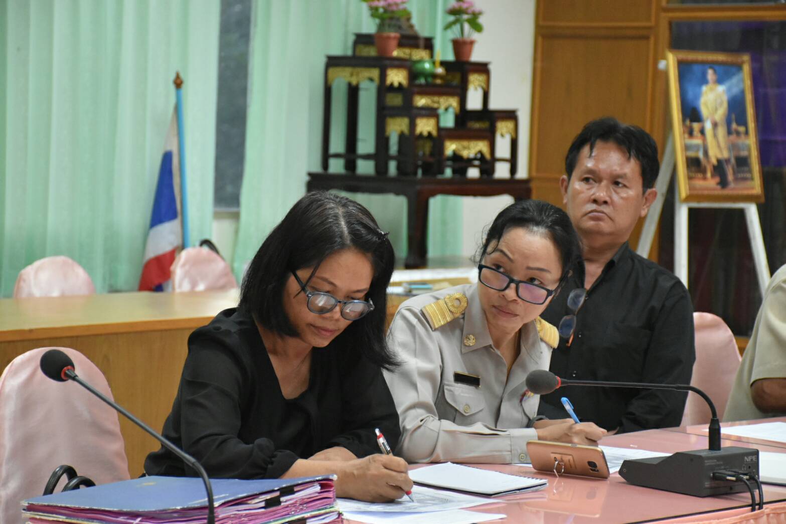 16 ตุลาคม 2560 การประชุมคณะทำงานดอกไม้จันทน์สำหรับประชาชน ในพระราชพิธีถวายพระเพลิงพระบรมศพพระบาทสมเด็จพระปรมินทรมหาภูมิพลอดุลยเดช บรมนาถบพิตร จังหวัดมหาสารคาม
