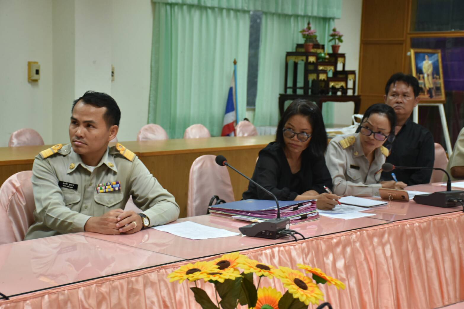 16 ตุลาคม 2560 การประชุมคณะทำงานดอกไม้จันทน์สำหรับประชาชน ในพระราชพิธีถวายพระเพลิงพระบรมศพพระบาทสมเด็จพระปรมินทรมหาภูมิพลอดุลยเดช บรมนาถบพิตร จังหวัดมหาสารคาม