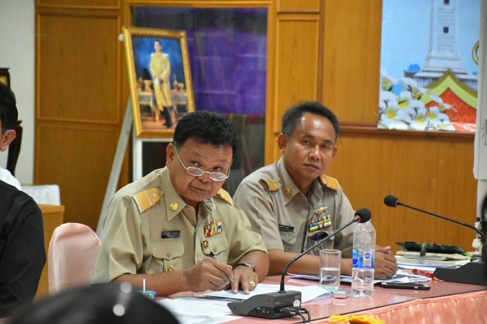 16 ตุลาคม 2560 การประชุมคณะทำงานดอกไม้จันทน์สำหรับประชาชน ในพระราชพิธีถวายพระเพลิงพระบรมศพพระบาทสมเด็จพระปรมินทรมหาภูมิพลอดุลยเดช บรมนาถบพิตร จังหวัดมหาสารคาม