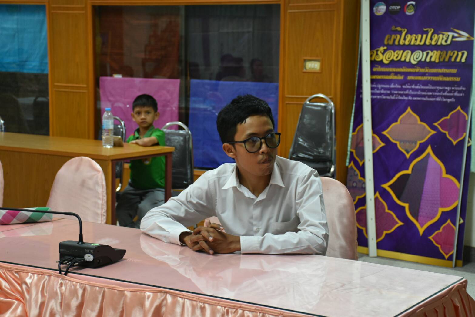 16 ตุลาคม 2560 การประชุมคณะทำงานดอกไม้จันทน์สำหรับประชาชน ในพระราชพิธีถวายพระเพลิงพระบรมศพพระบาทสมเด็จพระปรมินทรมหาภูมิพลอดุลยเดช บรมนาถบพิตร จังหวัดมหาสารคาม