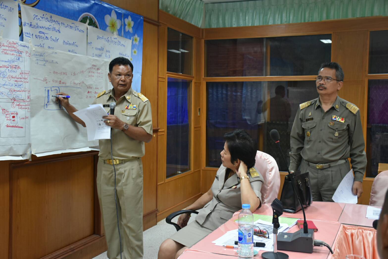 16 ตุลาคม 2560 การประชุมคณะทำงานดอกไม้จันทน์สำหรับประชาชน ในพระราชพิธีถวายพระเพลิงพระบรมศพพระบาทสมเด็จพระปรมินทรมหาภูมิพลอดุลยเดช บรมนาถบพิตร จังหวัดมหาสารคาม