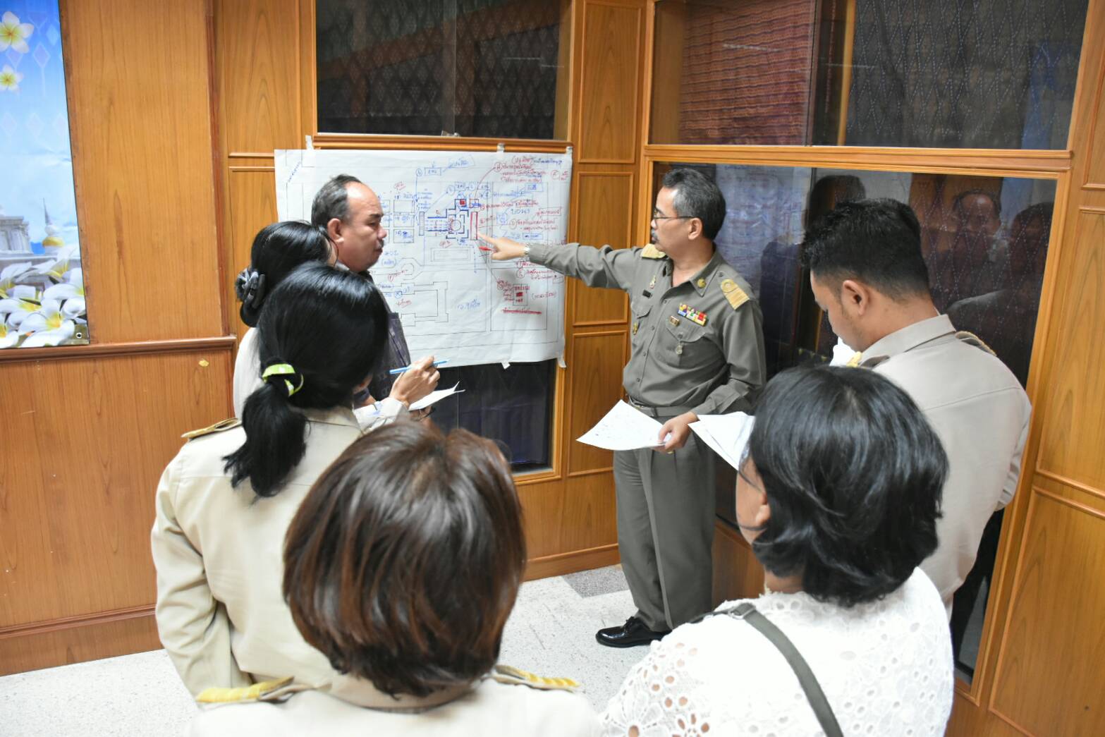 16 ตุลาคม 2560 การประชุมคณะทำงานดอกไม้จันทน์สำหรับประชาชน ในพระราชพิธีถวายพระเพลิงพระบรมศพพระบาทสมเด็จพระปรมินทรมหาภูมิพลอดุลยเดช บรมนาถบพิตร จังหวัดมหาสารคาม