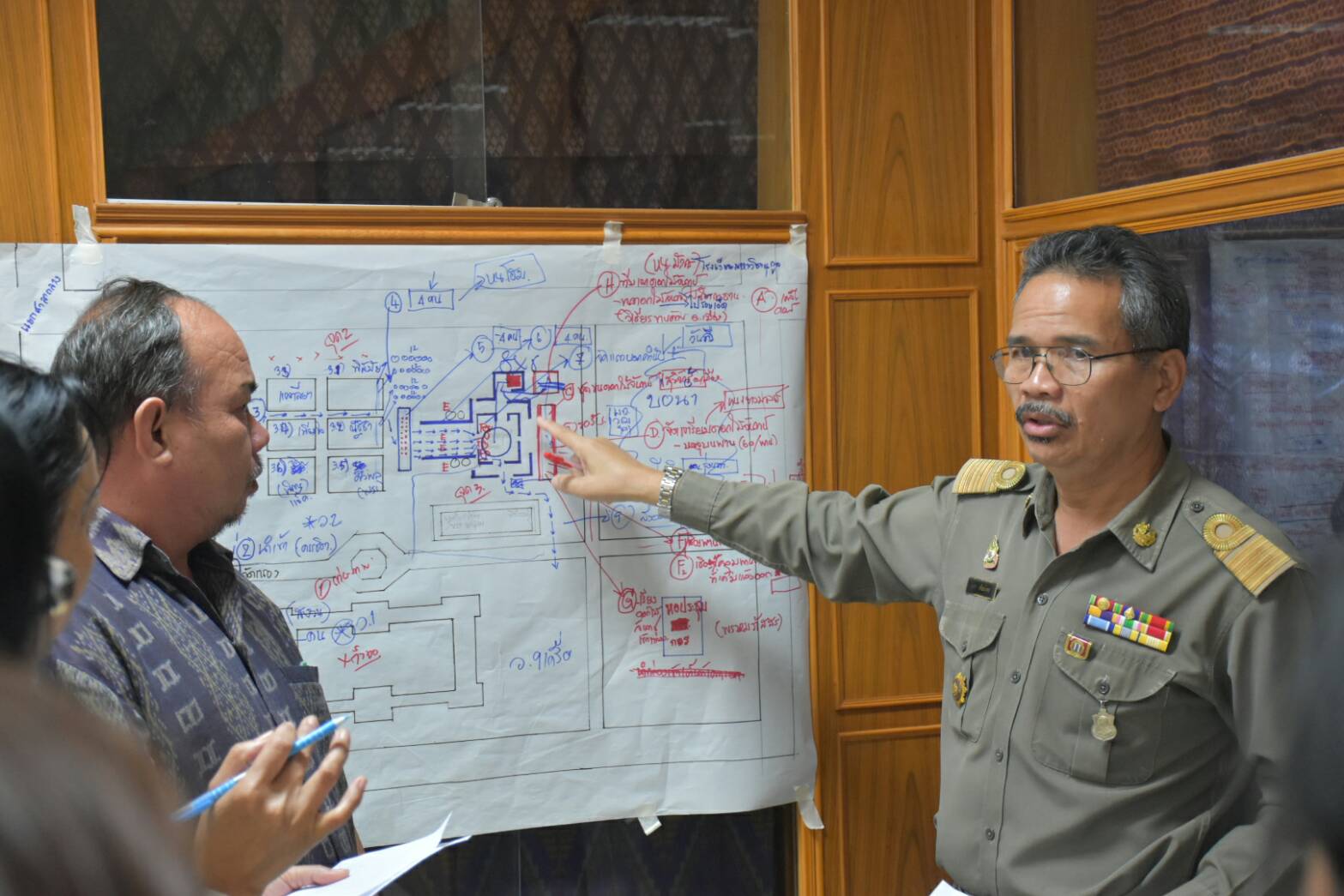 16 ตุลาคม 2560 การประชุมคณะทำงานดอกไม้จันทน์สำหรับประชาชน ในพระราชพิธีถวายพระเพลิงพระบรมศพพระบาทสมเด็จพระปรมินทรมหาภูมิพลอดุลยเดช บรมนาถบพิตร จังหวัดมหาสารคาม