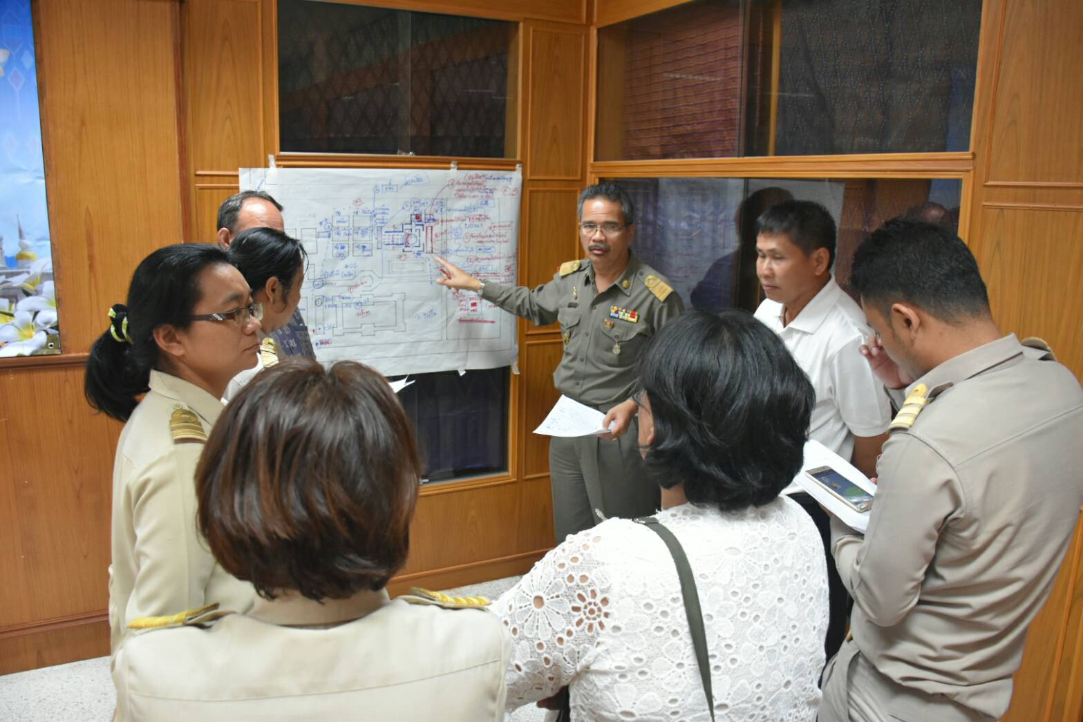 16 ตุลาคม 2560 การประชุมคณะทำงานดอกไม้จันทน์สำหรับประชาชน ในพระราชพิธีถวายพระเพลิงพระบรมศพพระบาทสมเด็จพระปรมินทรมหาภูมิพลอดุลยเดช บรมนาถบพิตร จังหวัดมหาสารคาม
