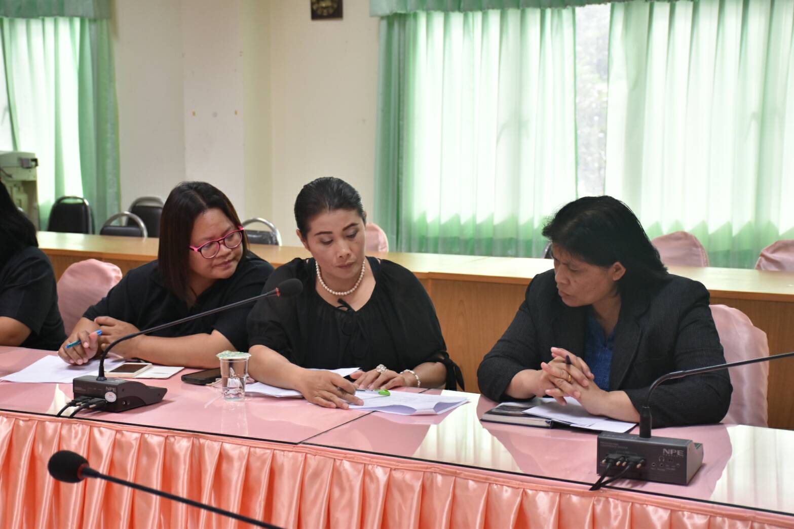 18 ตุลาคม 2560 การประชุมคณะทำงานดอกไม้จันทน์สำหรับประชาชน ในพระราชพิธีถวายพระเพลิงพระบรมศพพระบาทสมเด็จพระปรมินทรมหาภูมิพลอดุลยเดช บรมนาถบพิตร จังหวัดมหาสารคาม