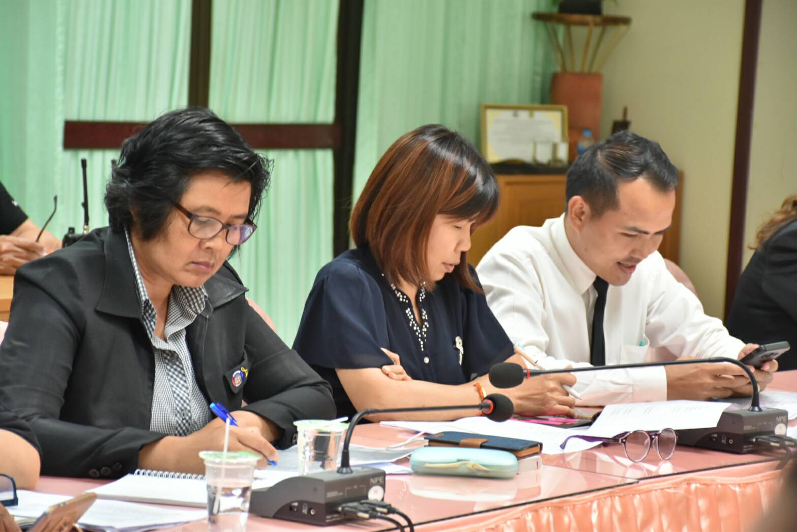 18 ตุลาคม 2560 การประชุมคณะทำงานดอกไม้จันทน์สำหรับประชาชน ในพระราชพิธีถวายพระเพลิงพระบรมศพพระบาทสมเด็จพระปรมินทรมหาภูมิพลอดุลยเดช บรมนาถบพิตร จังหวัดมหาสารคาม