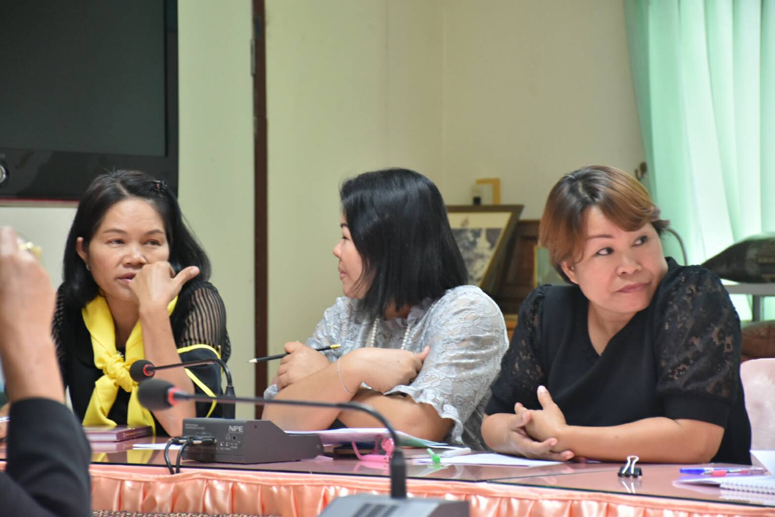 18 ตุลาคม 2560 การประชุมคณะทำงานดอกไม้จันทน์สำหรับประชาชน ในพระราชพิธีถวายพระเพลิงพระบรมศพพระบาทสมเด็จพระปรมินทรมหาภูมิพลอดุลยเดช บรมนาถบพิตร จังหวัดมหาสารคาม