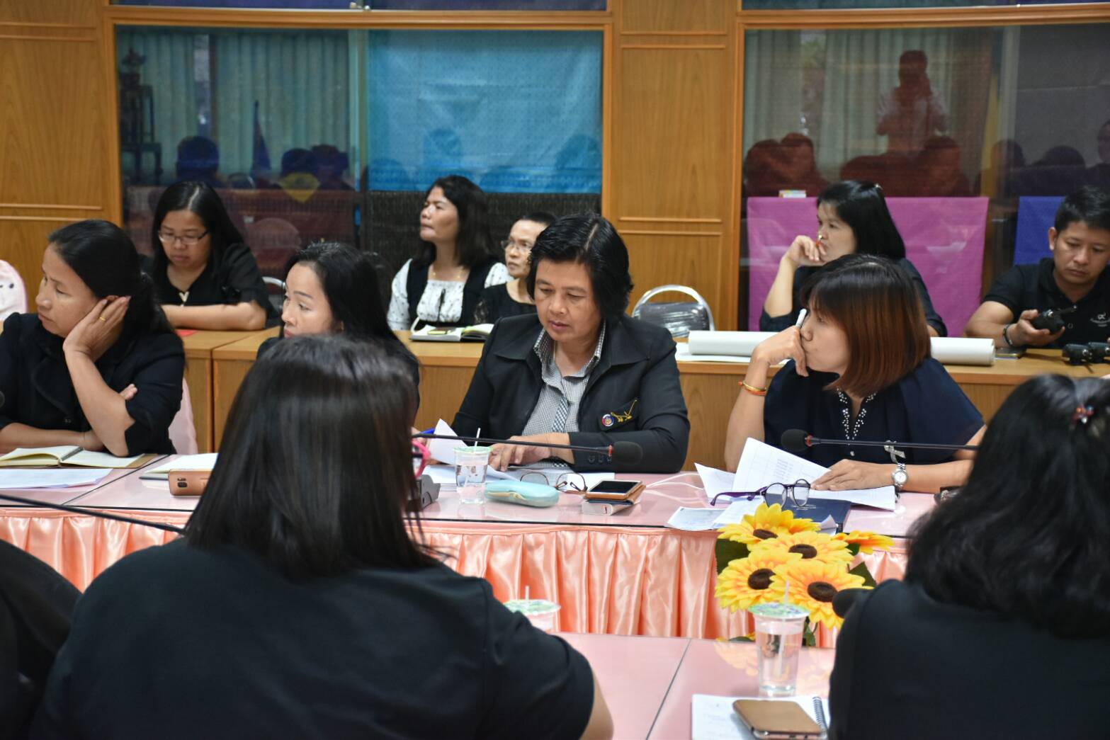 18 ตุลาคม 2560 การประชุมคณะทำงานดอกไม้จันทน์สำหรับประชาชน ในพระราชพิธีถวายพระเพลิงพระบรมศพพระบาทสมเด็จพระปรมินทรมหาภูมิพลอดุลยเดช บรมนาถบพิตร จังหวัดมหาสารคาม