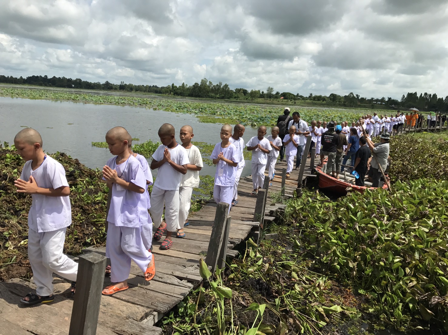 12 ตุลาคม 2560 เวลา 14.00 น.  บริษัทประชารัฐรักษามัคคีมหาสารคาม (วิสาหกิจเพื่อสังคม) จำกัด จัดโครงการบรรพชาสามเณร เพื่อถวายเป็นพระราชกุศลแด่พระบาทสมเด็จพระปรมิทรมหาภูมิพลอดุลยเดช บรมนาถบพิตร ครบ 1 ปี สวรรคต