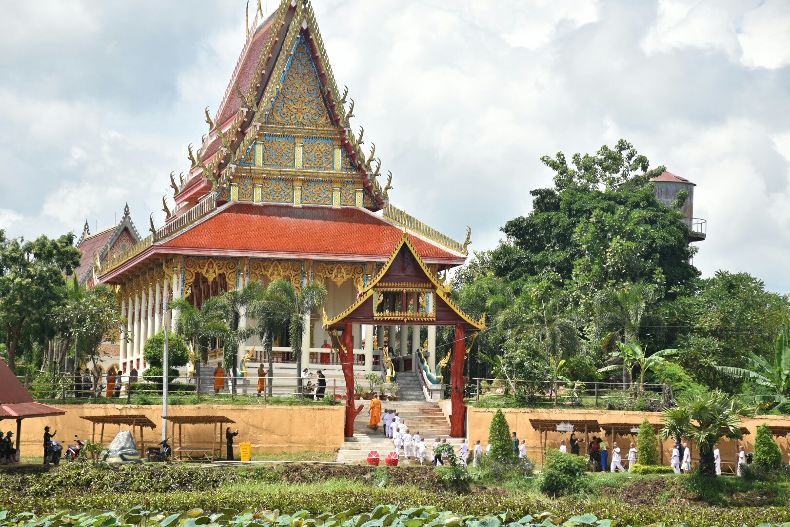 12 ตุลาคม 2560 เวลา 14.00 น.  บริษัทประชารัฐรักษามัคคีมหาสารคาม (วิสาหกิจเพื่อสังคม) จำกัด จัดโครงการบรรพชาสามเณร เพื่อถวายเป็นพระราชกุศลแด่พระบาทสมเด็จพระปรมิทรมหาภูมิพลอดุลยเดช บรมนาถบพิตร ครบ 1 ปี สวรรคต