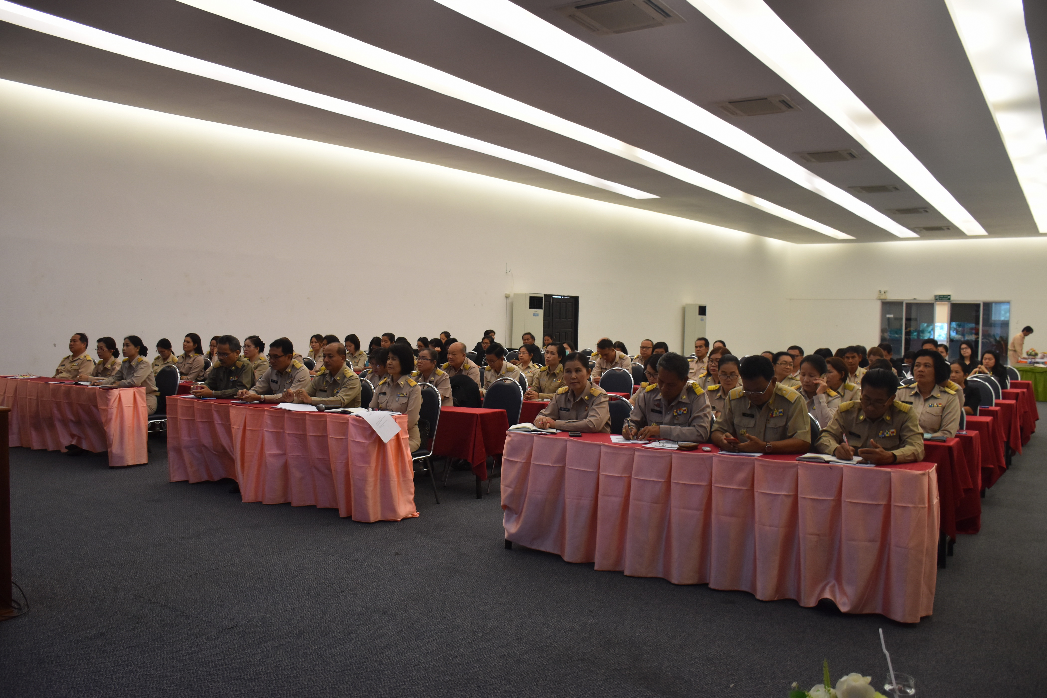16 ตุลาคม 2560 โครงการการประชุมเชิงปฏิบัติการมอบนโนบายเพื่อเพิ่มประสิทธิภาพการขับเคลื่อนยุทธศาสตร์ กรมการพัฒนาชุมชน ประจำปีงบประมาณ พ.ศ.2561