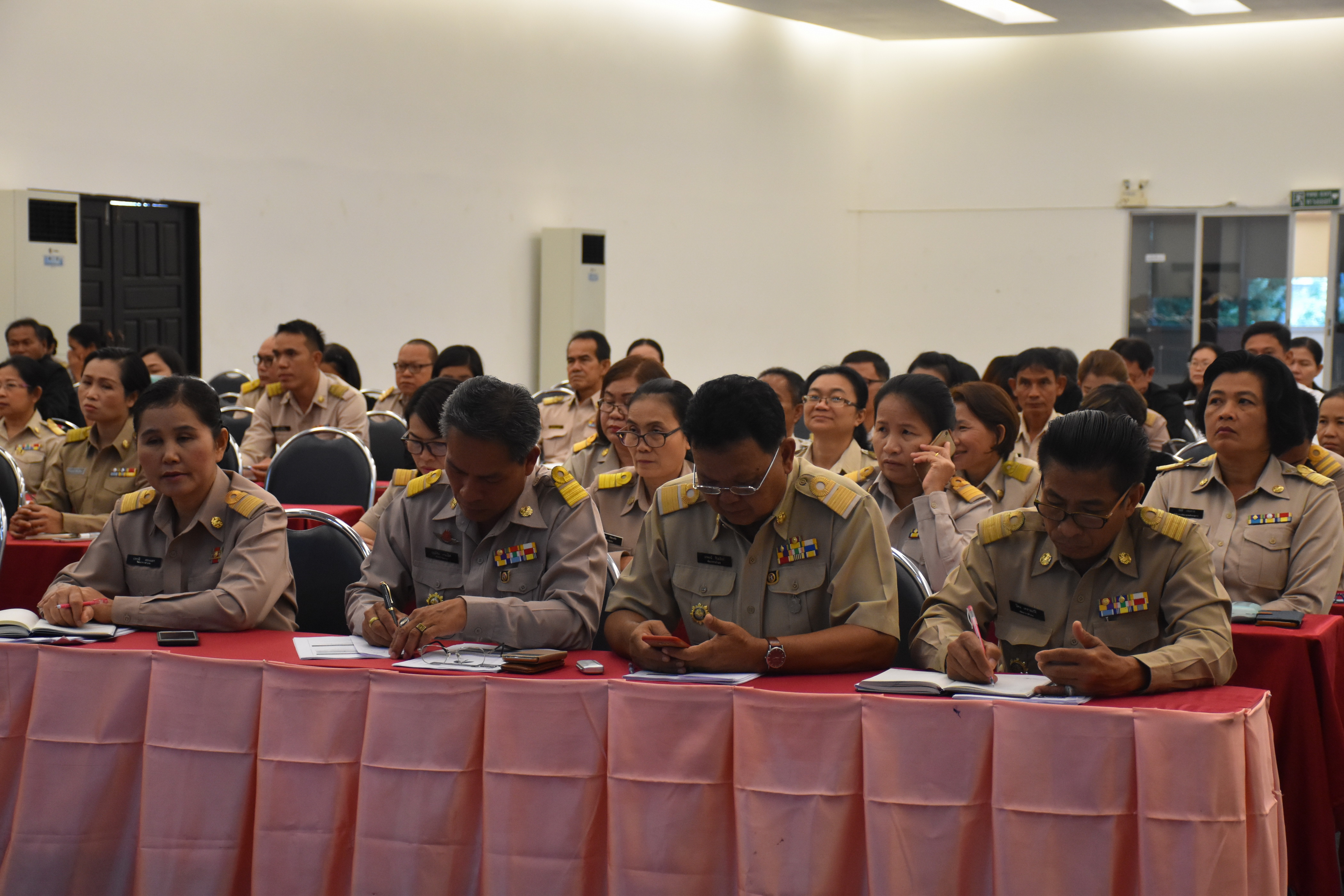 16 ตุลาคม 2560 โครงการการประชุมเชิงปฏิบัติการมอบนโนบายเพื่อเพิ่มประสิทธิภาพการขับเคลื่อนยุทธศาสตร์ กรมการพัฒนาชุมชน ประจำปีงบประมาณ พ.ศ.2561