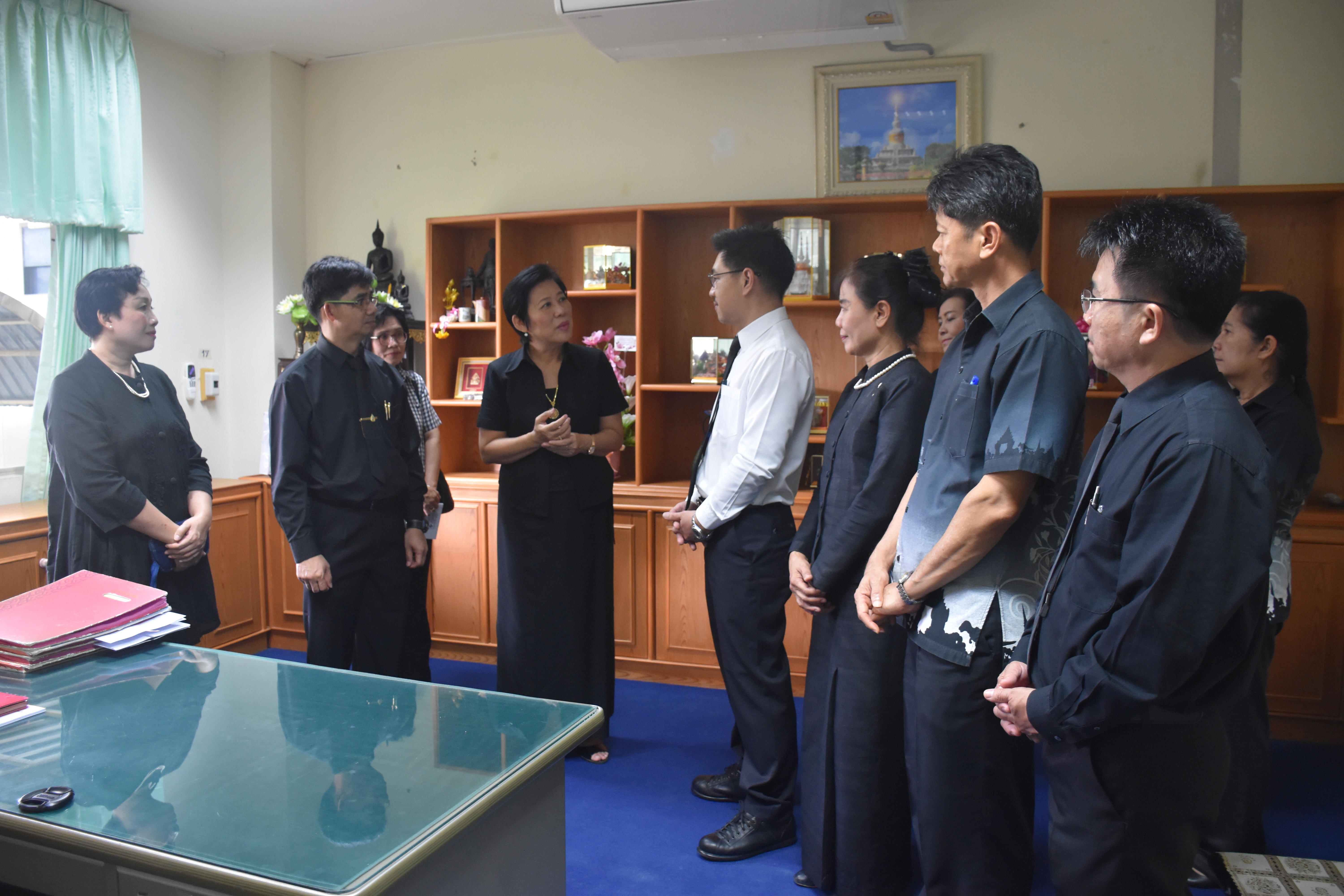 3 ตุลาคม 2560  นางบุญยิ่ง เทศน้อย พัฒนาการจังหวัดมหาสารคาม รับมอบดอกไม้จันทน์จากสำนักงานสาธารณสุขจังหวัดมหาสารคาม จำนวน 477 ดอก