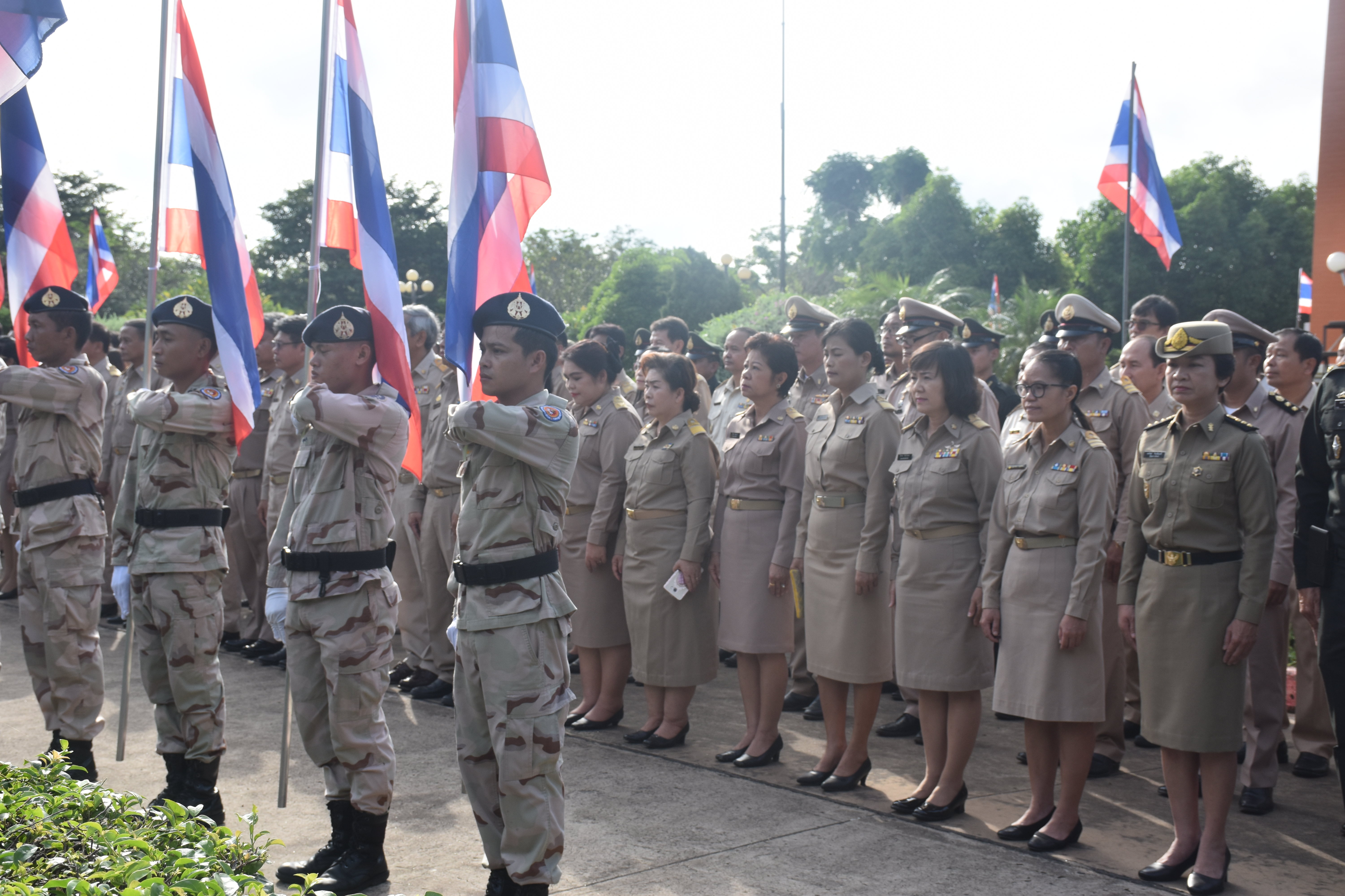 28 กันยายน 2560 ผู้ว่าราชการจังหวัดมหาสารคาม เป็นประธานในพิธีเชิญธงชาติไทยและร้องเพลงชาติไทย เนื่องในวันพระราชทานธงชาติไทย และครบรอบ 100 ปีธงชาติไทย