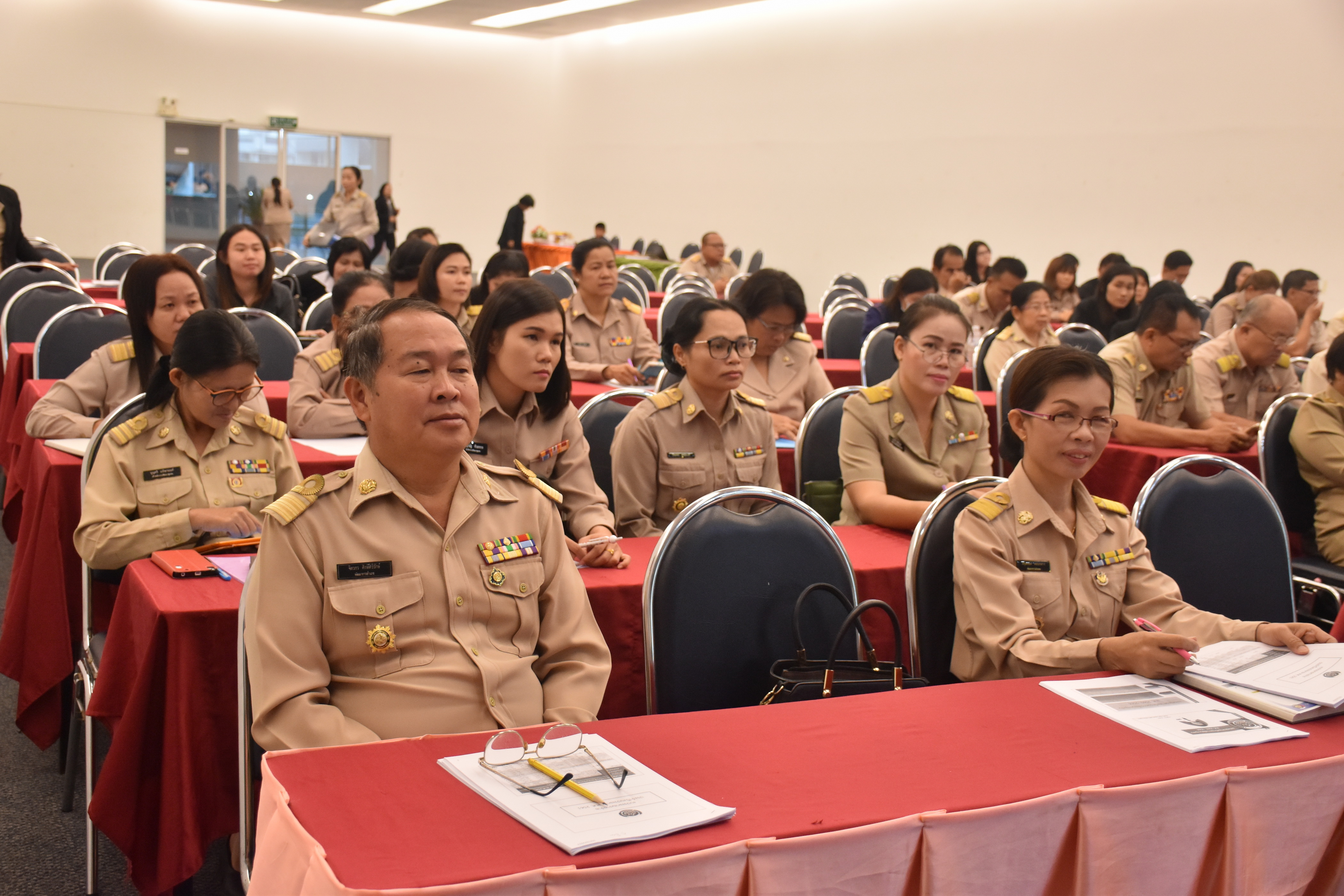 16 ตุลาคม 2560 โครงการการประชุมเชิงปฏิบัติการมอบนโนบายเพื่อเพิ่มประสิทธิภาพการขับเคลื่อนยุทธศาสตร์ กรมการพัฒนาชุมชน ประจำปีงบประมาณ พ.ศ.2561
