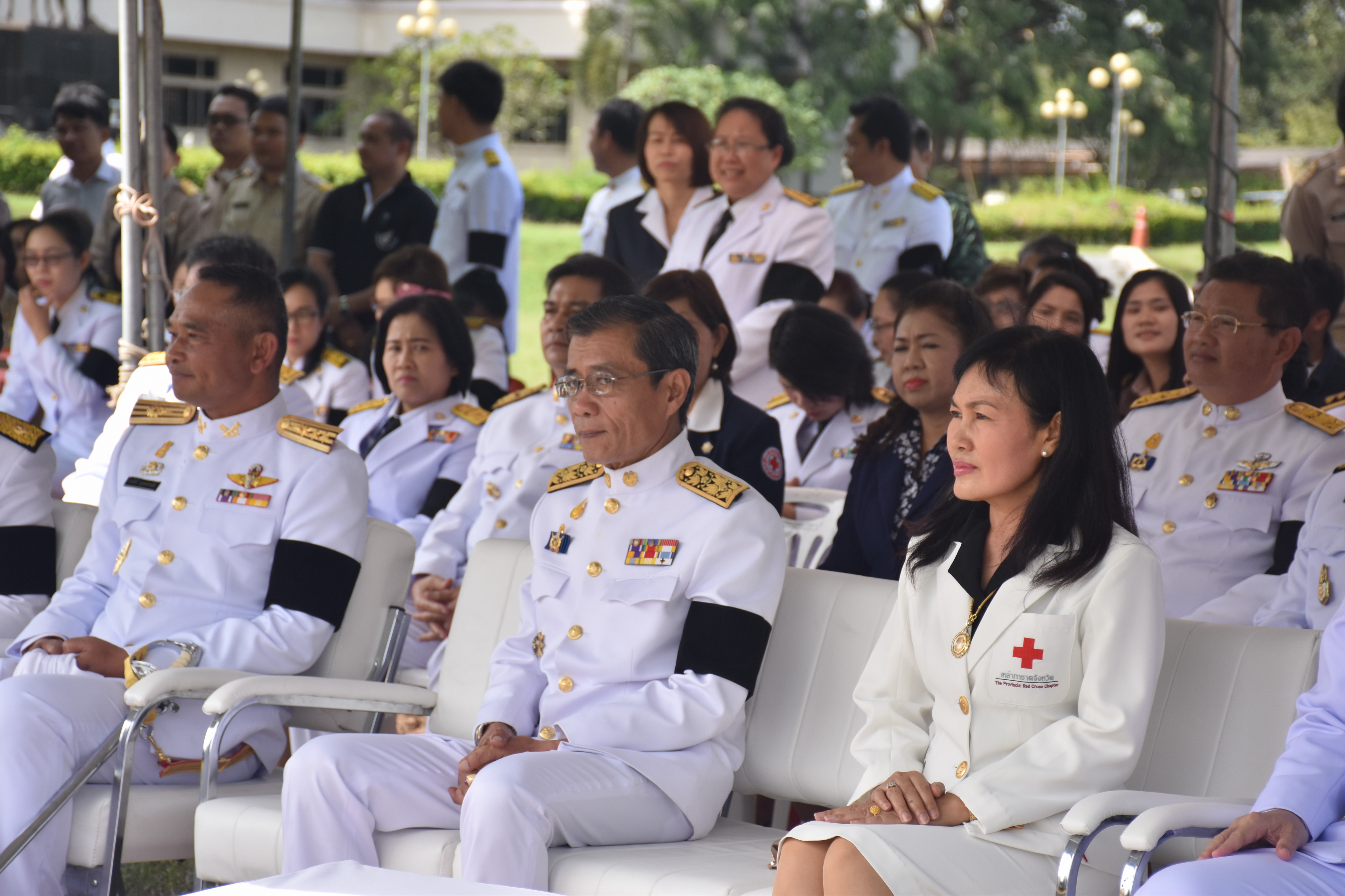 9 ตุลาคม 2560 เวลา 09.39 น. พิธีอัญเชิญนพปฎลสุวรรณฉัตร (ฉัตรทอง 9 ชั้น) ขึ้นประดิษฐานบนพระเมรุมาศจำลอง ณ บริเวณสนามหน้าศาลากลางจังหวัดมหาสารคาม